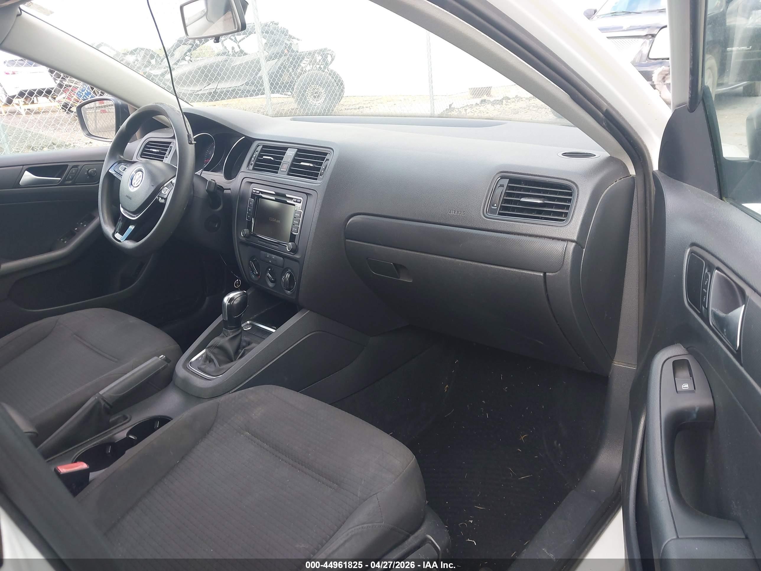 VOLKSWAGEN JETTA image 5