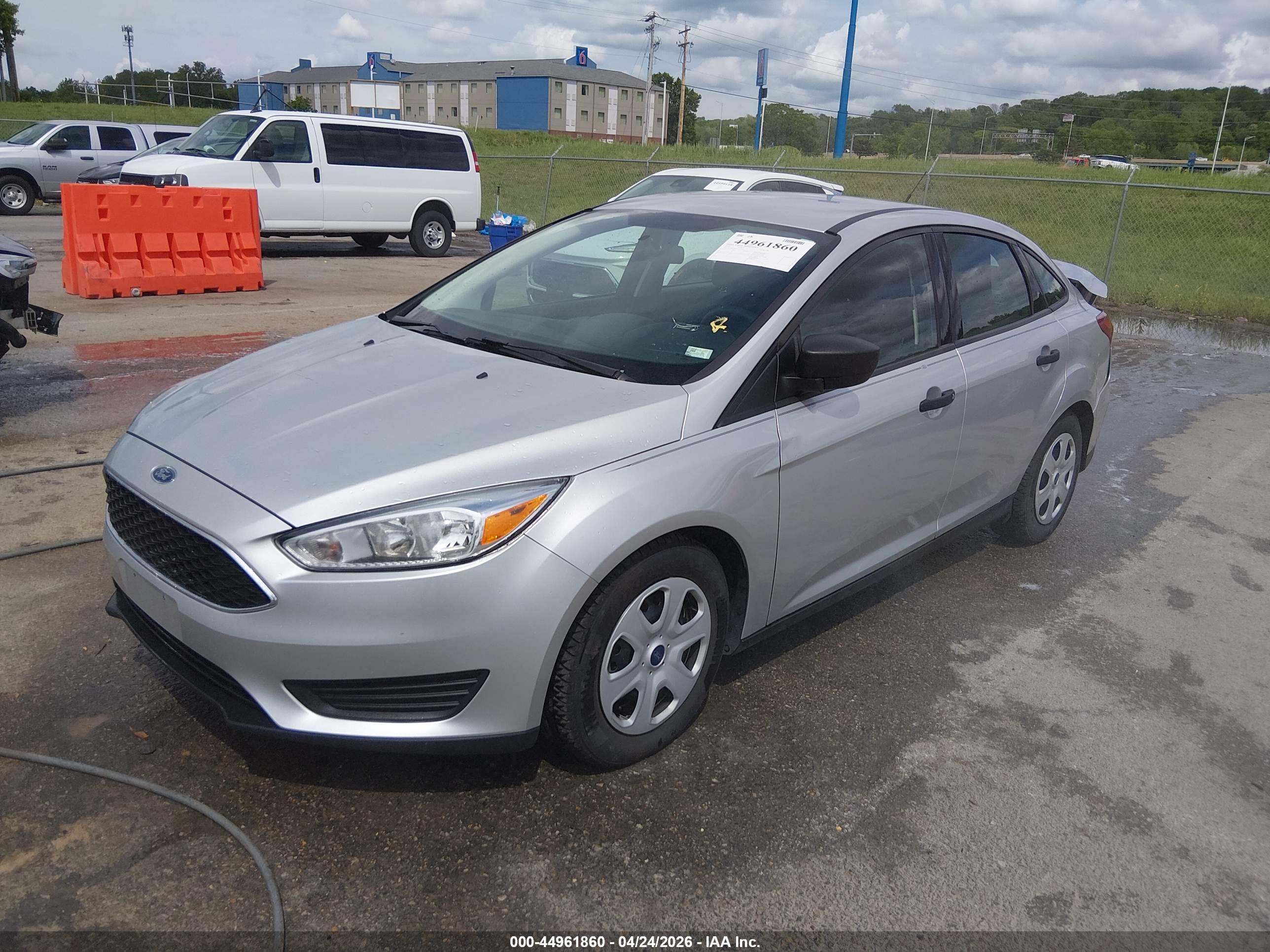 FORD FOCUS image 2