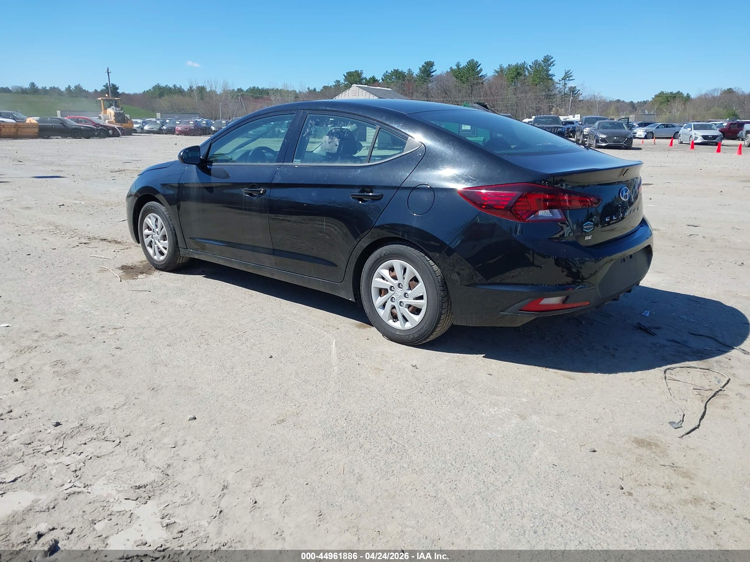 HYUNDAI ELANTRA image 3
