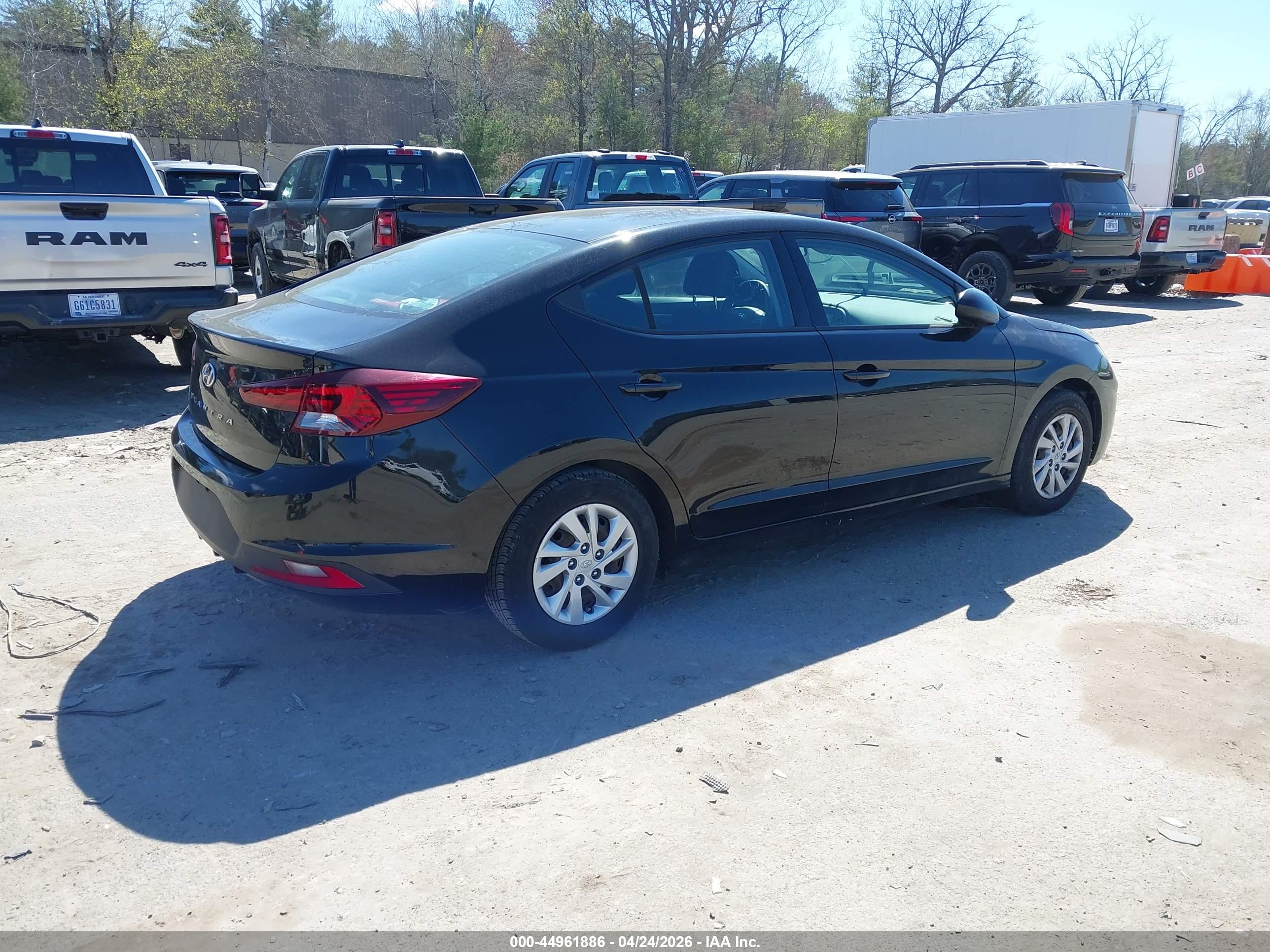 HYUNDAI ELANTRA image 4