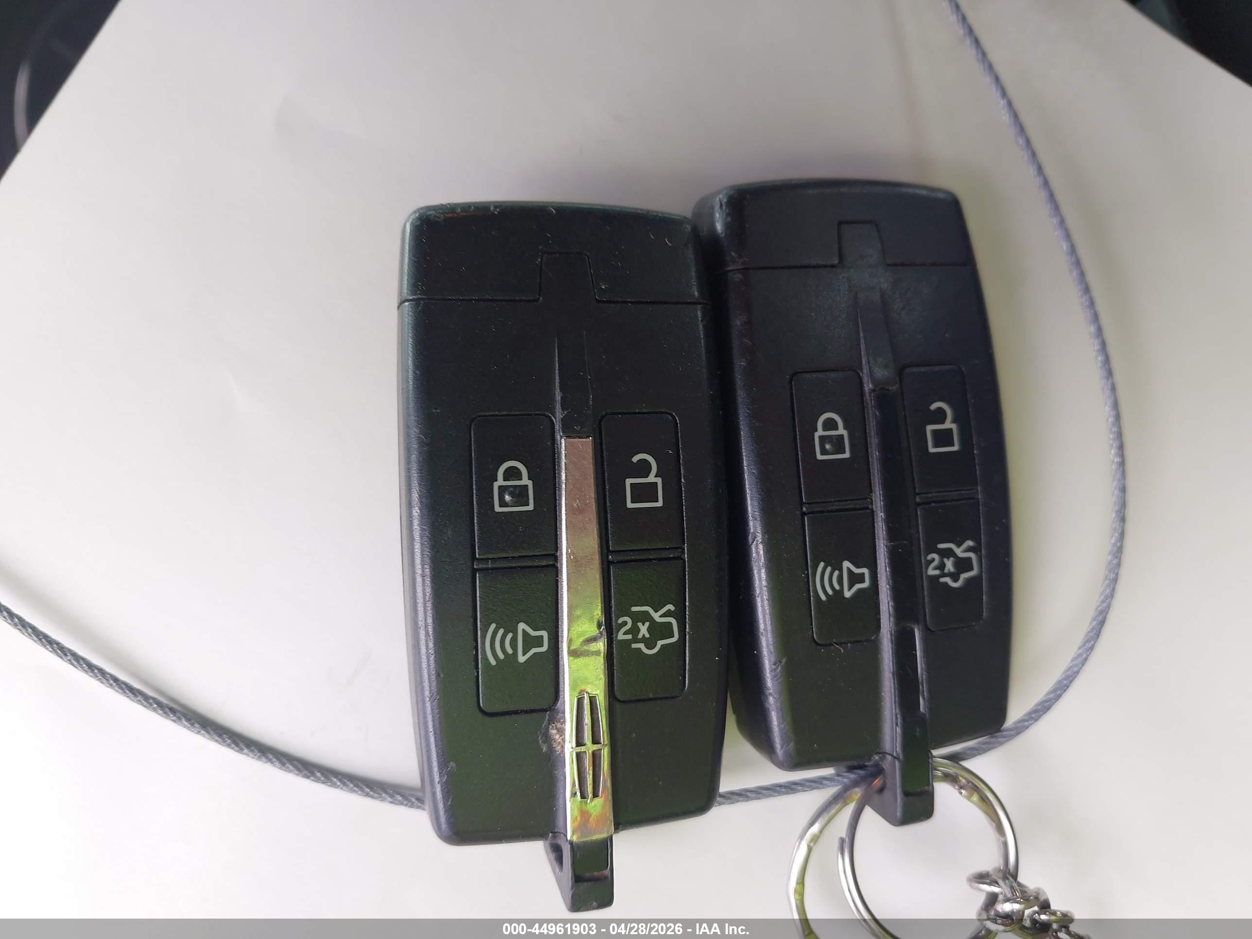 LINCOLN MKS image 11