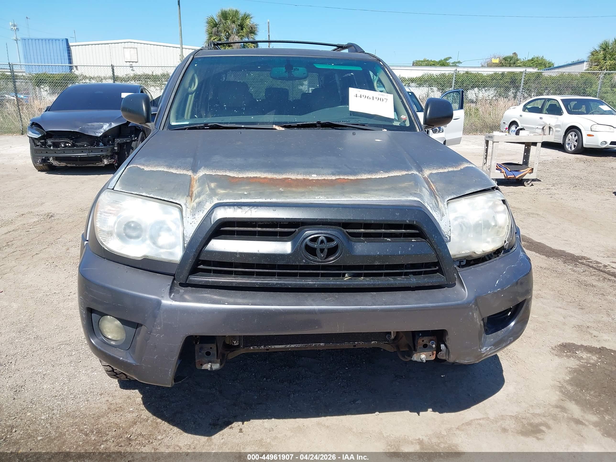 TOYOTA 4RUNNER image 6