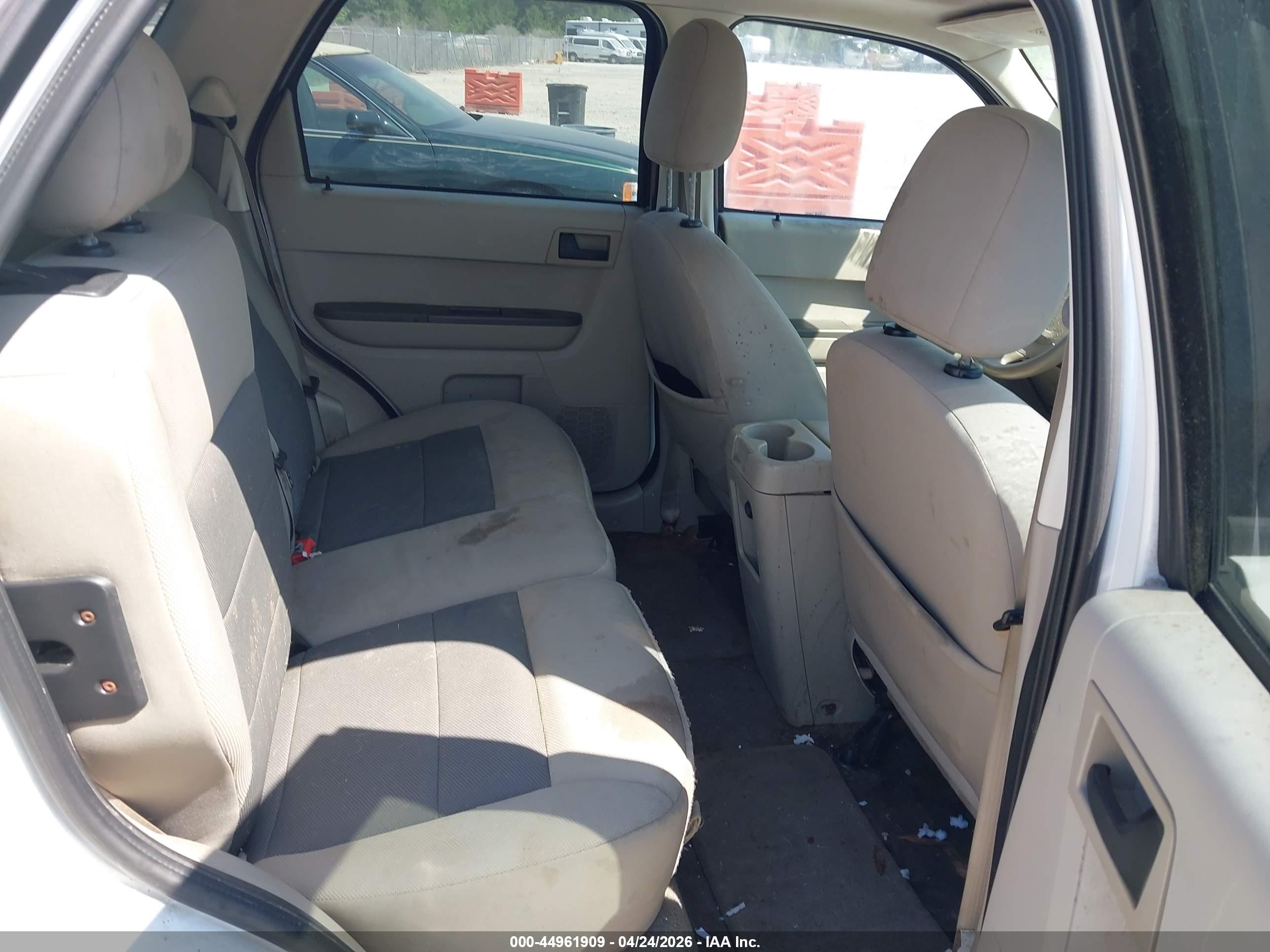 FORD ESCAPE image 8