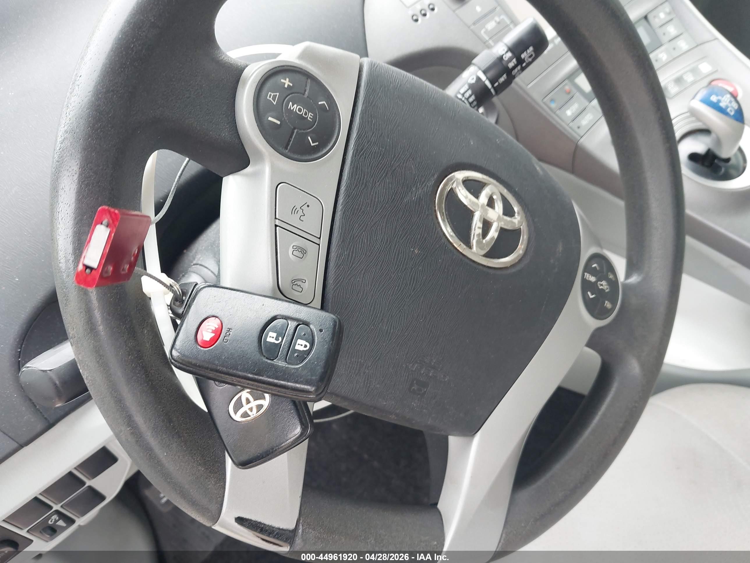 TOYOTA PRIUS image 11