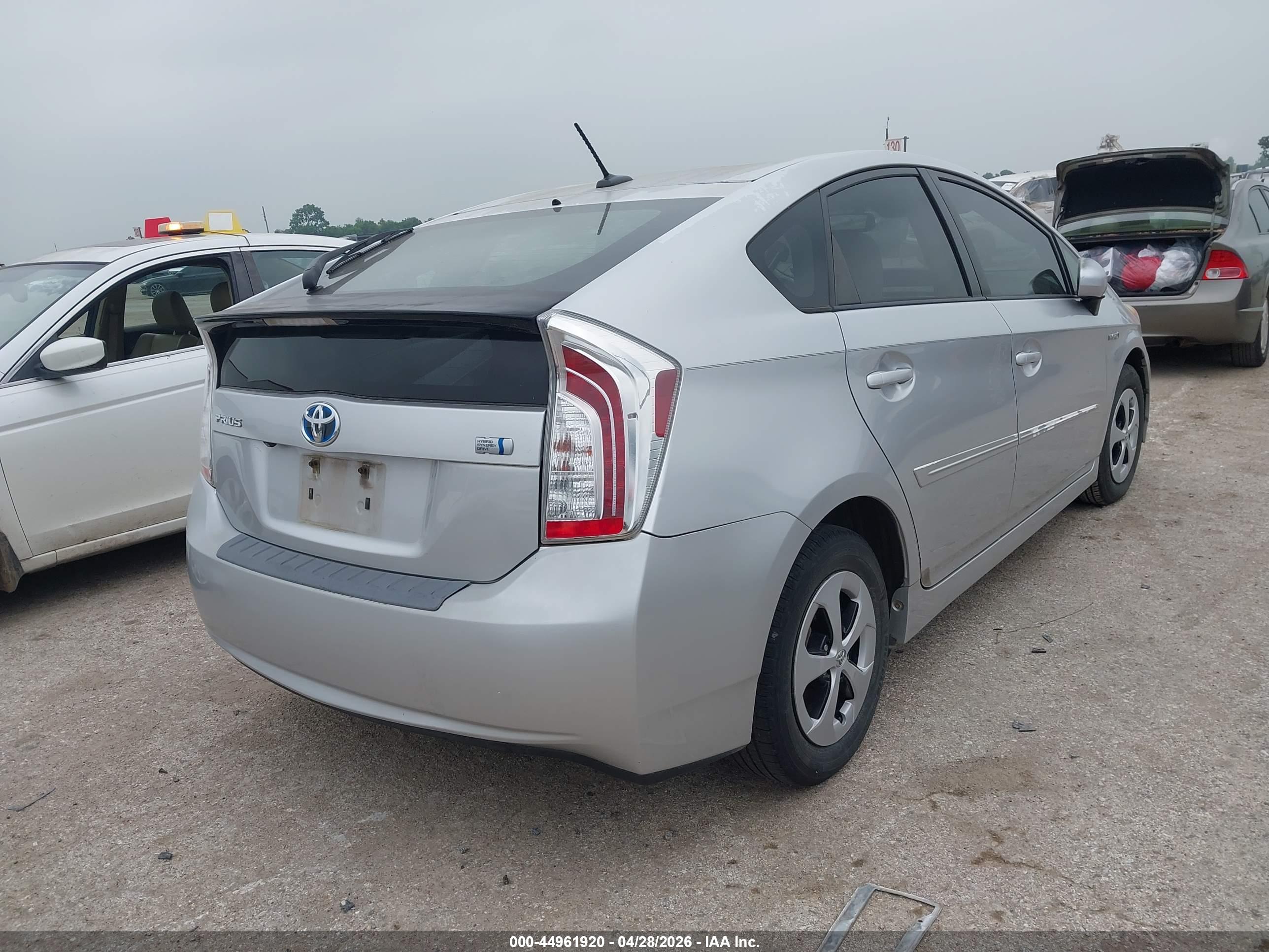 TOYOTA PRIUS image 4