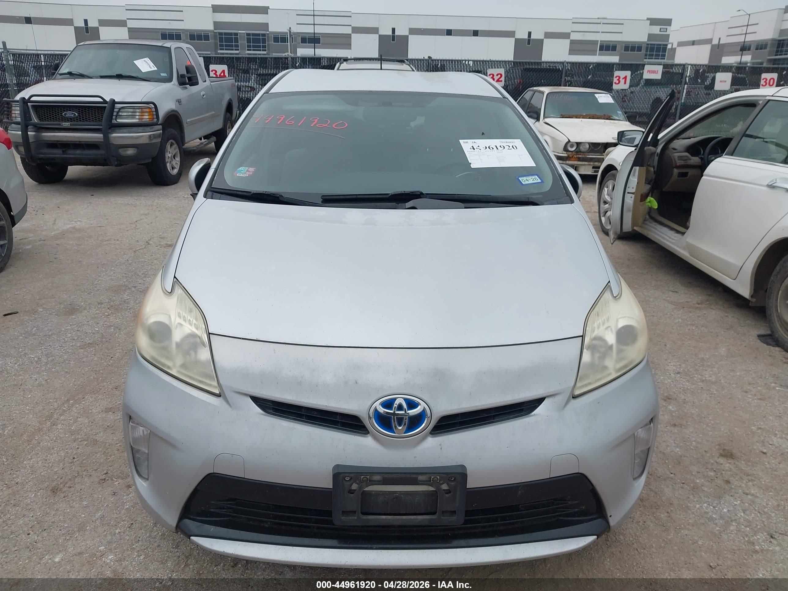 TOYOTA PRIUS image 6