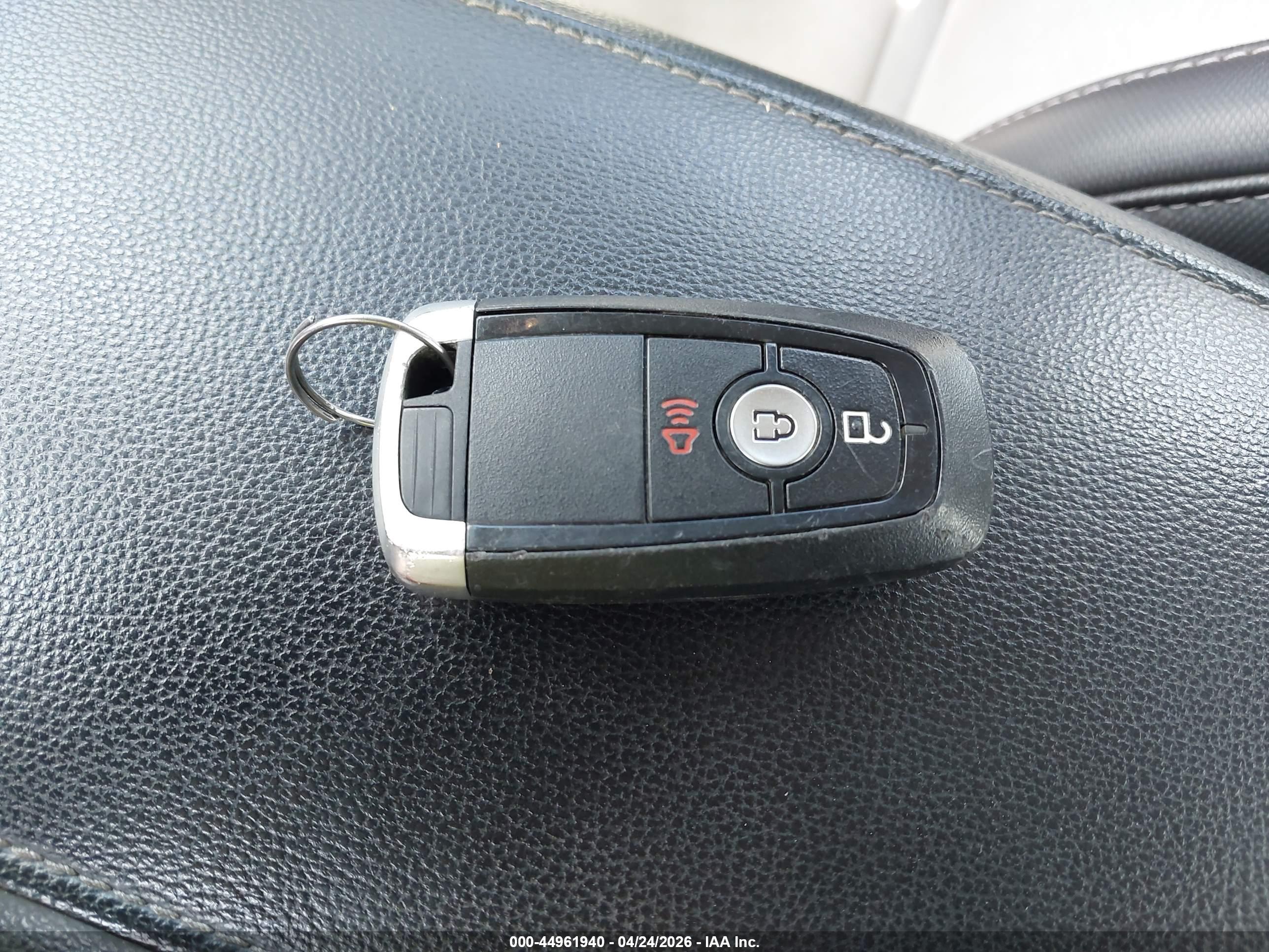 FORD FUSION image 11