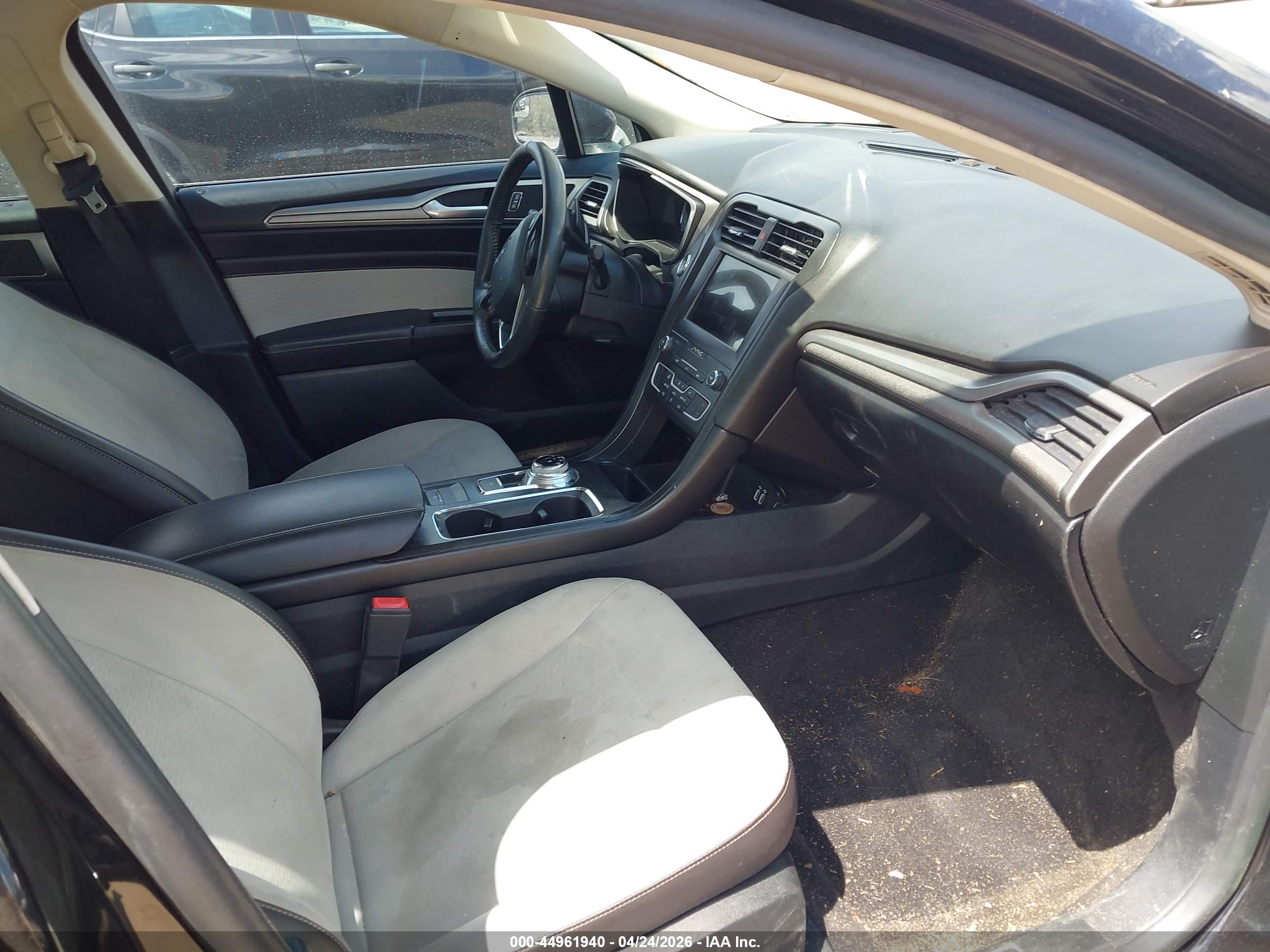 FORD FUSION image 5