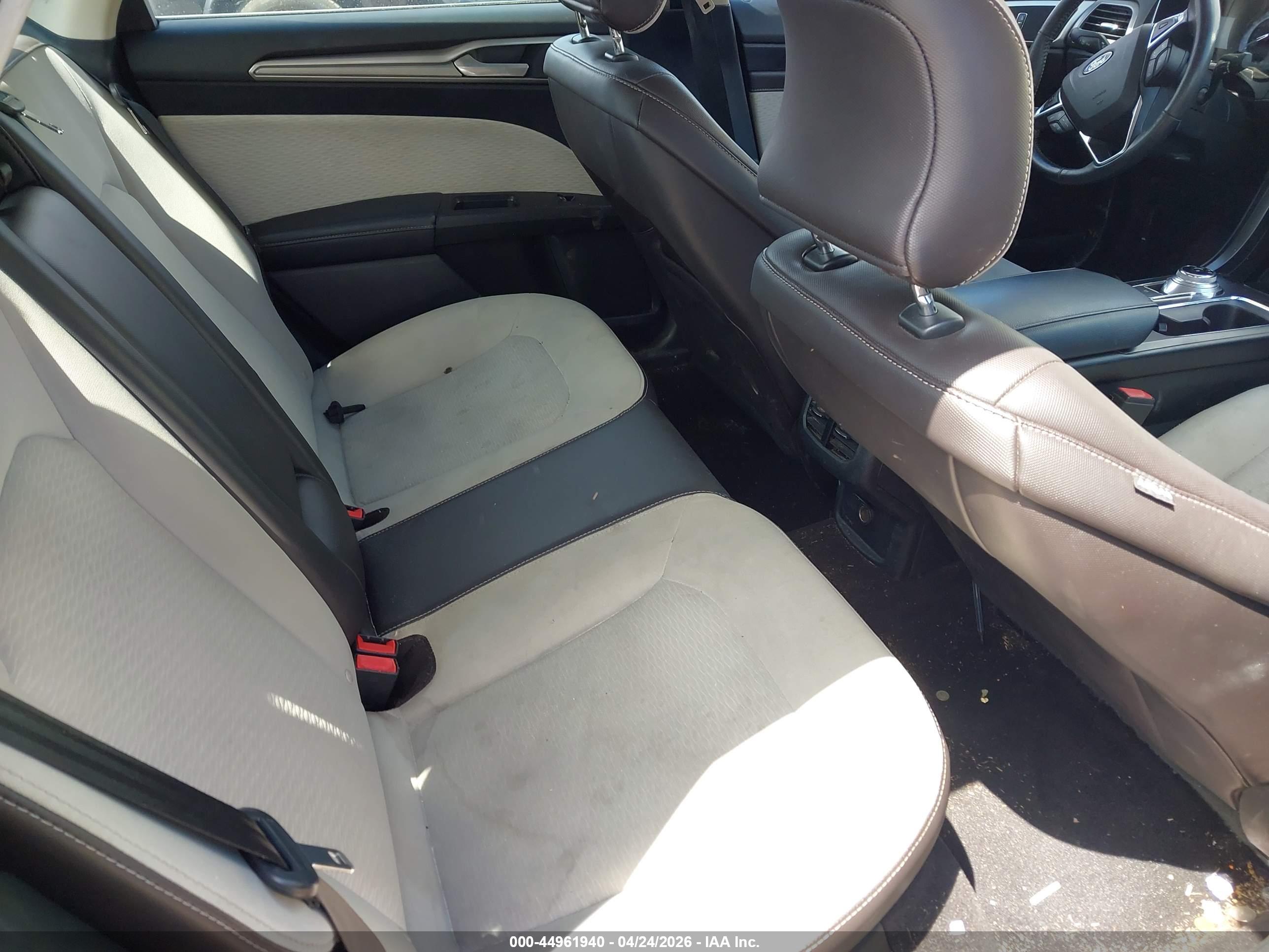 FORD FUSION image 8