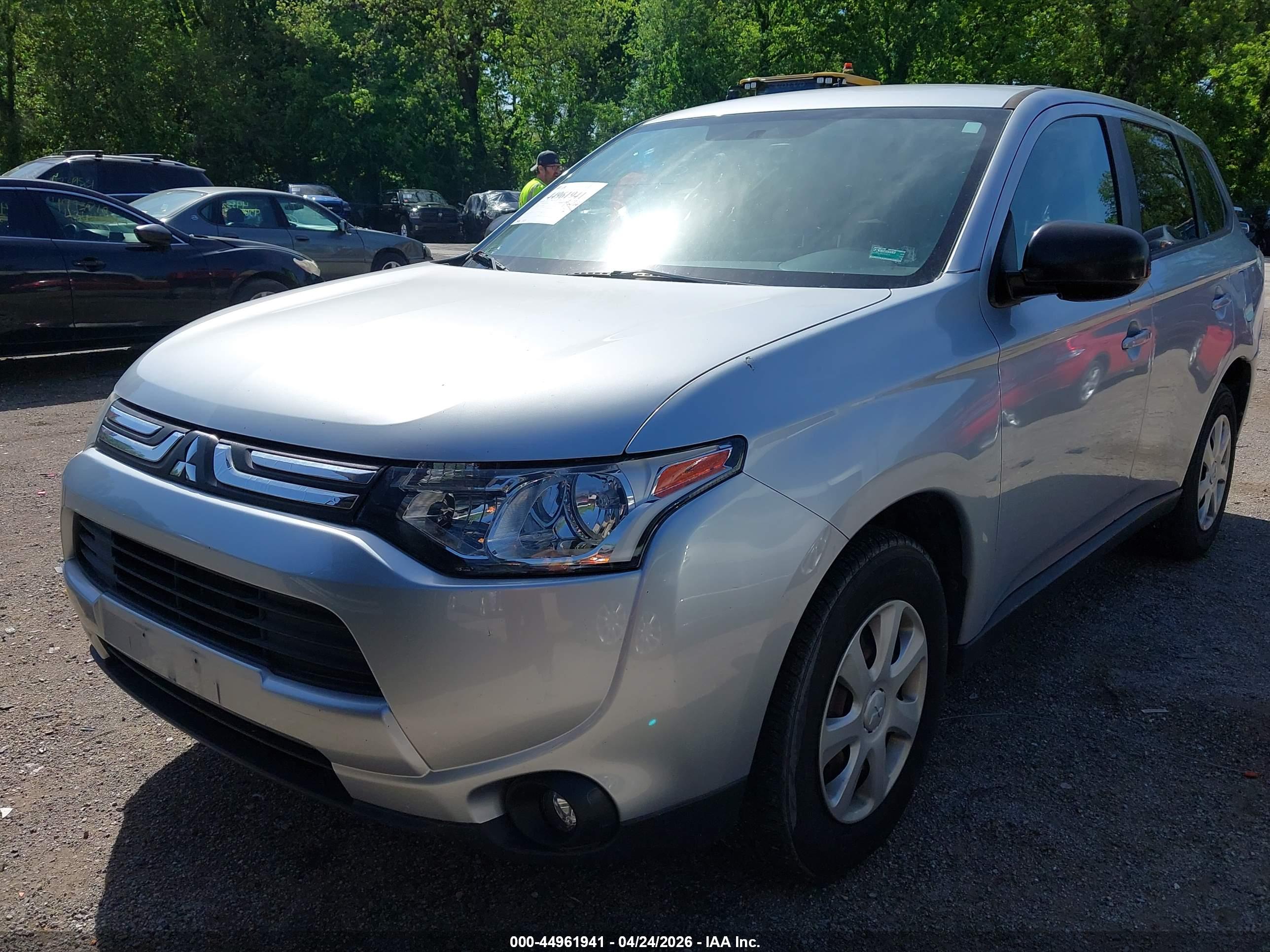 MITSUBISHI OUTLANDER image 2