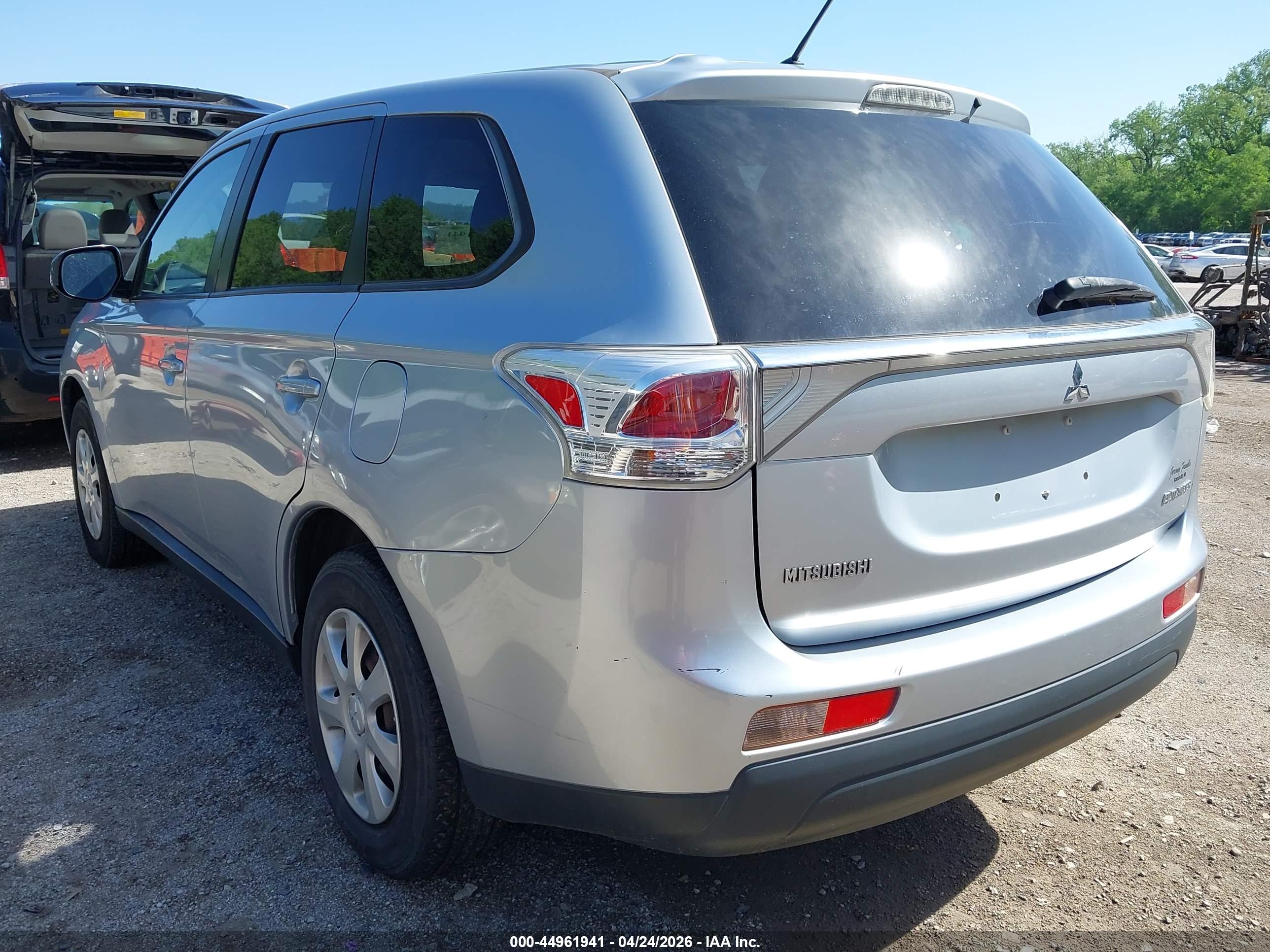MITSUBISHI OUTLANDER image 3