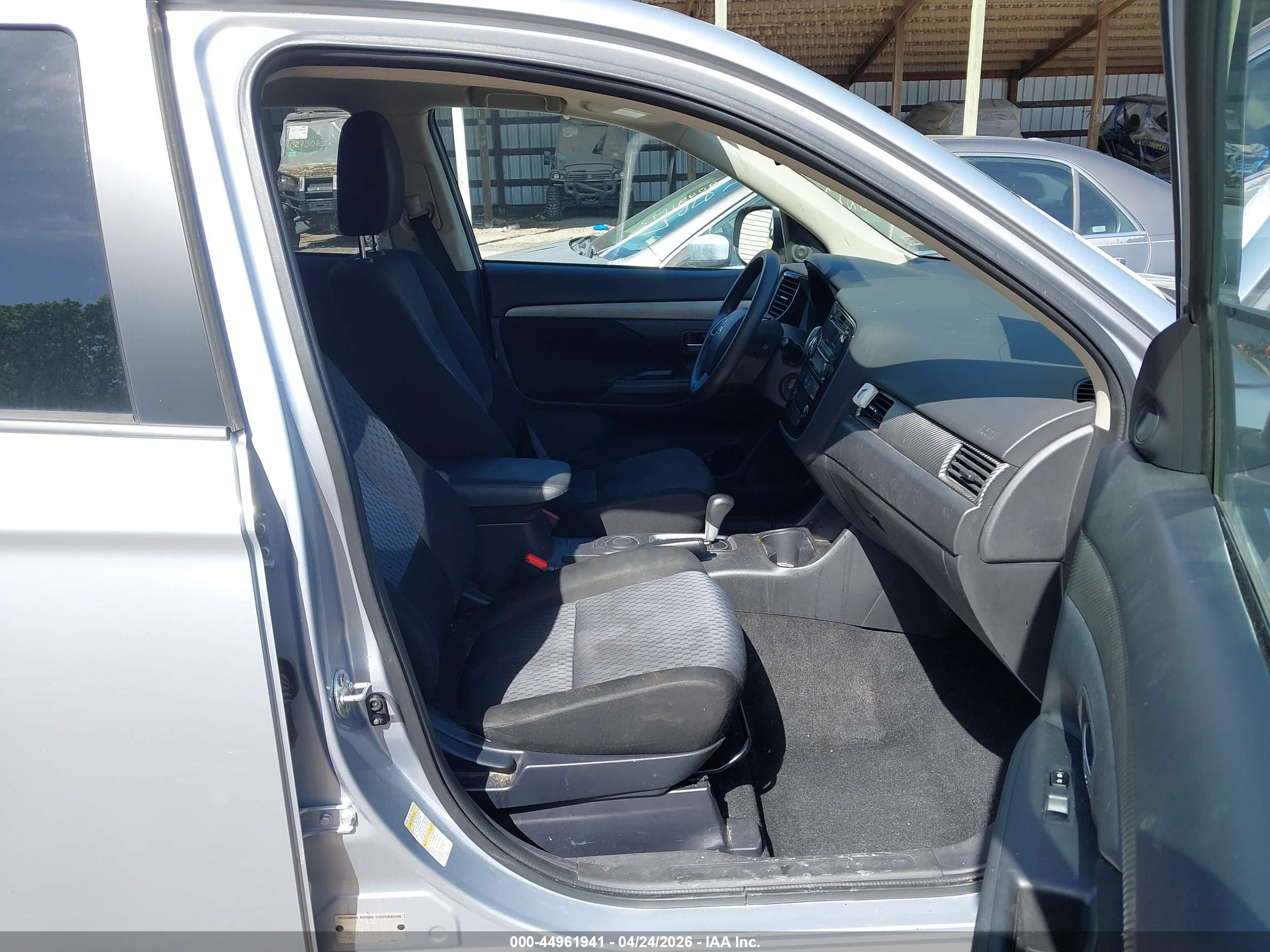 MITSUBISHI OUTLANDER image 5