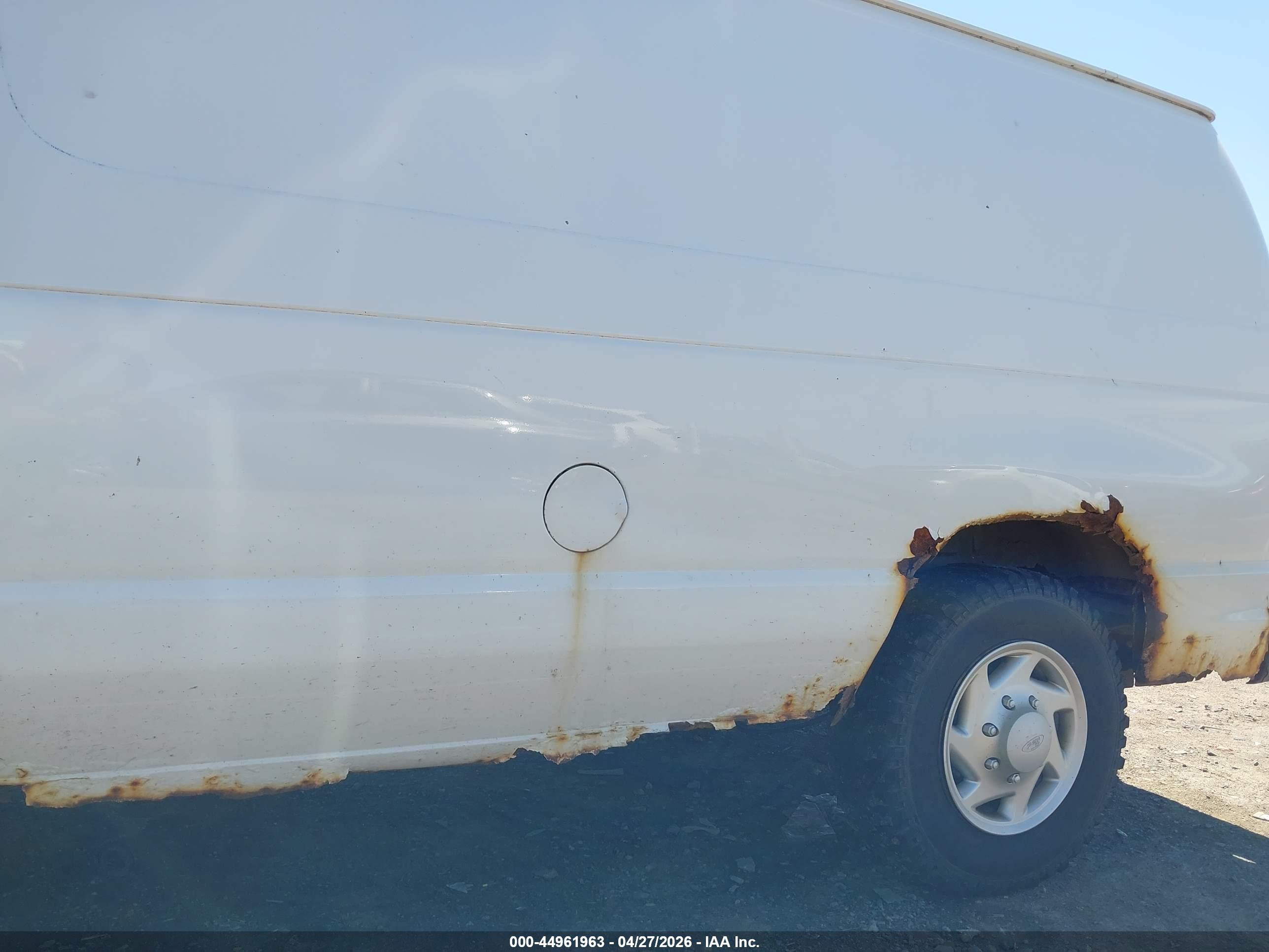 FORD E-150 image 6