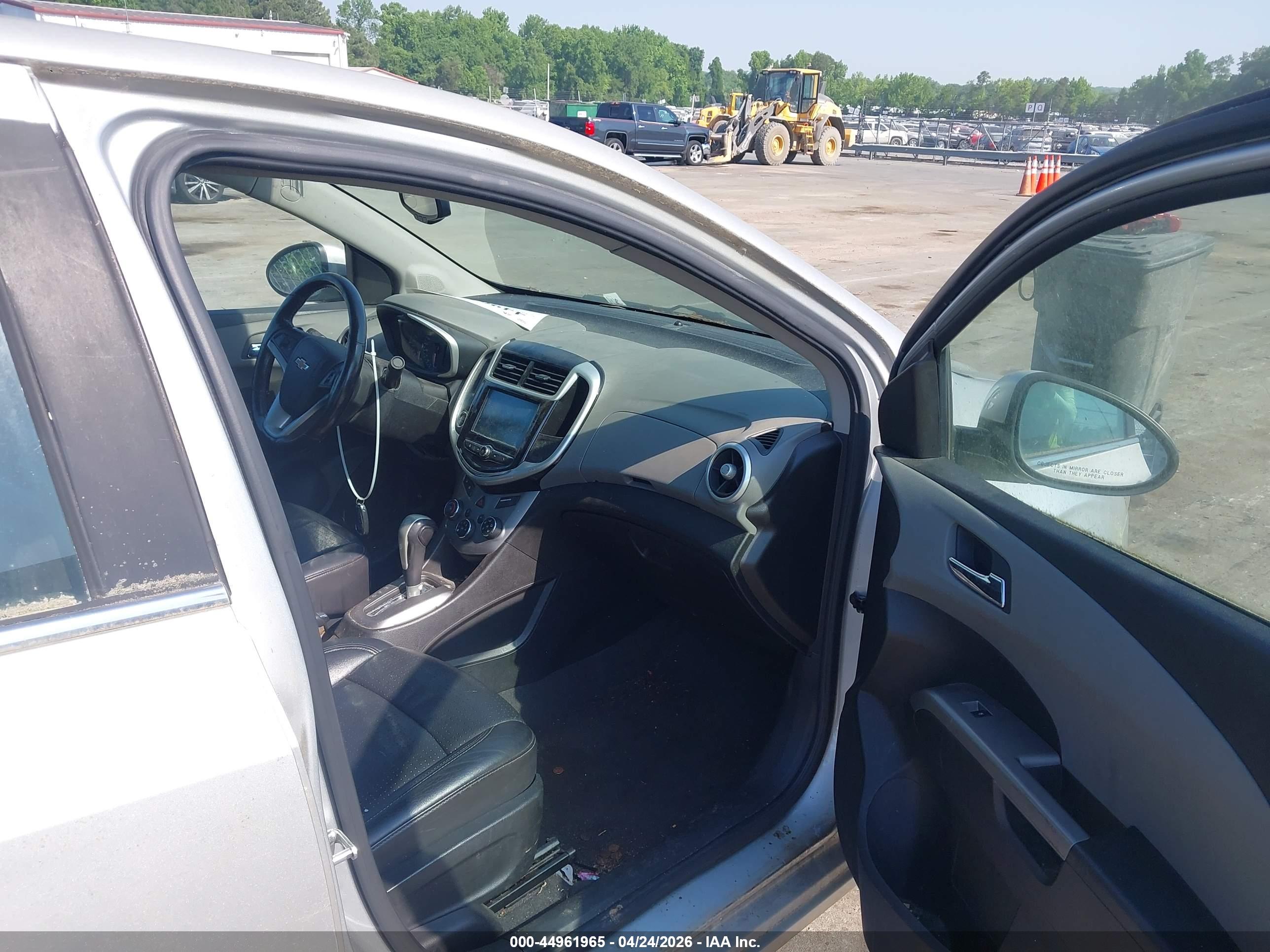 CHEVROLET SONIC image 5