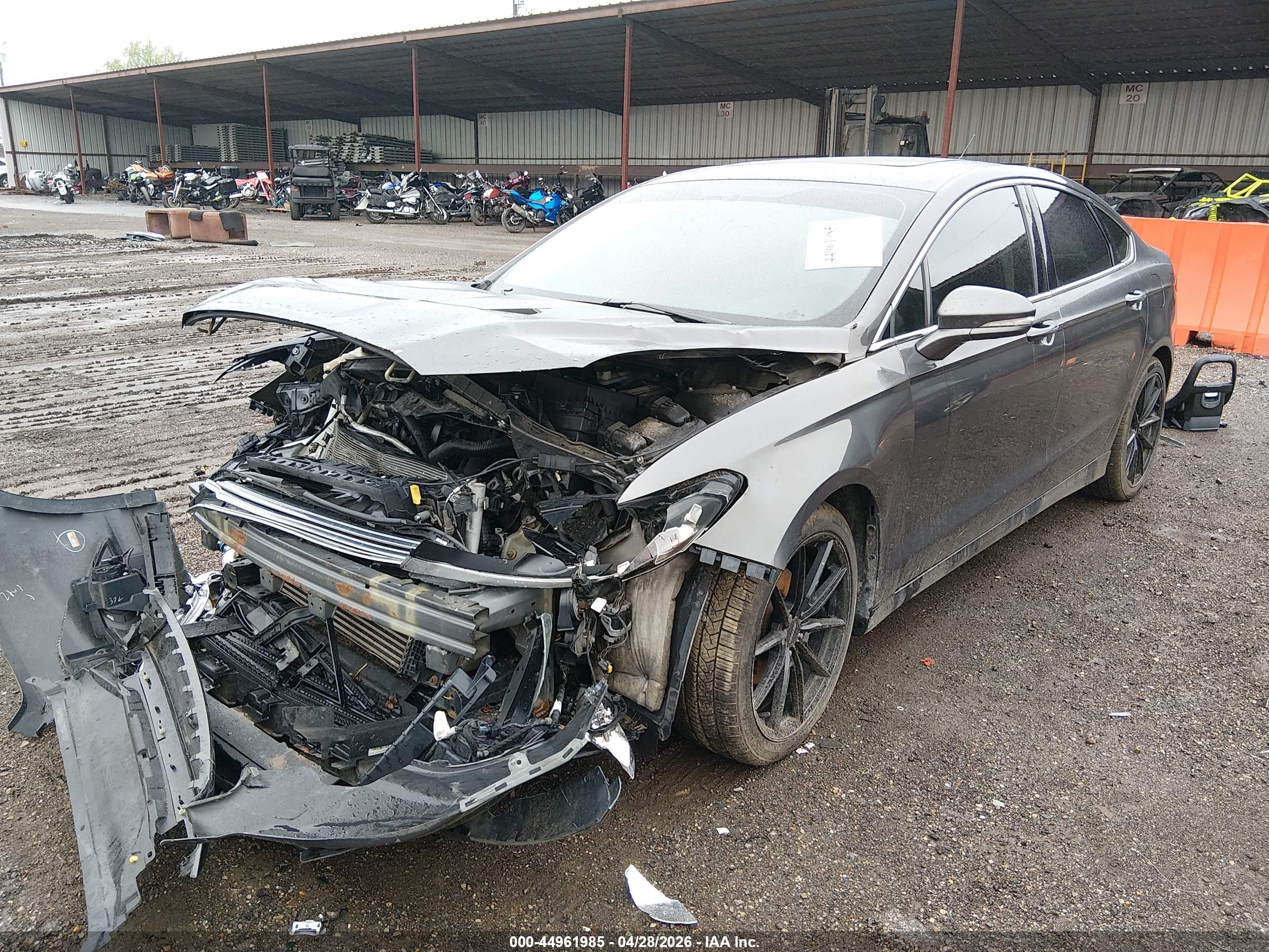 FORD FUSION image 2