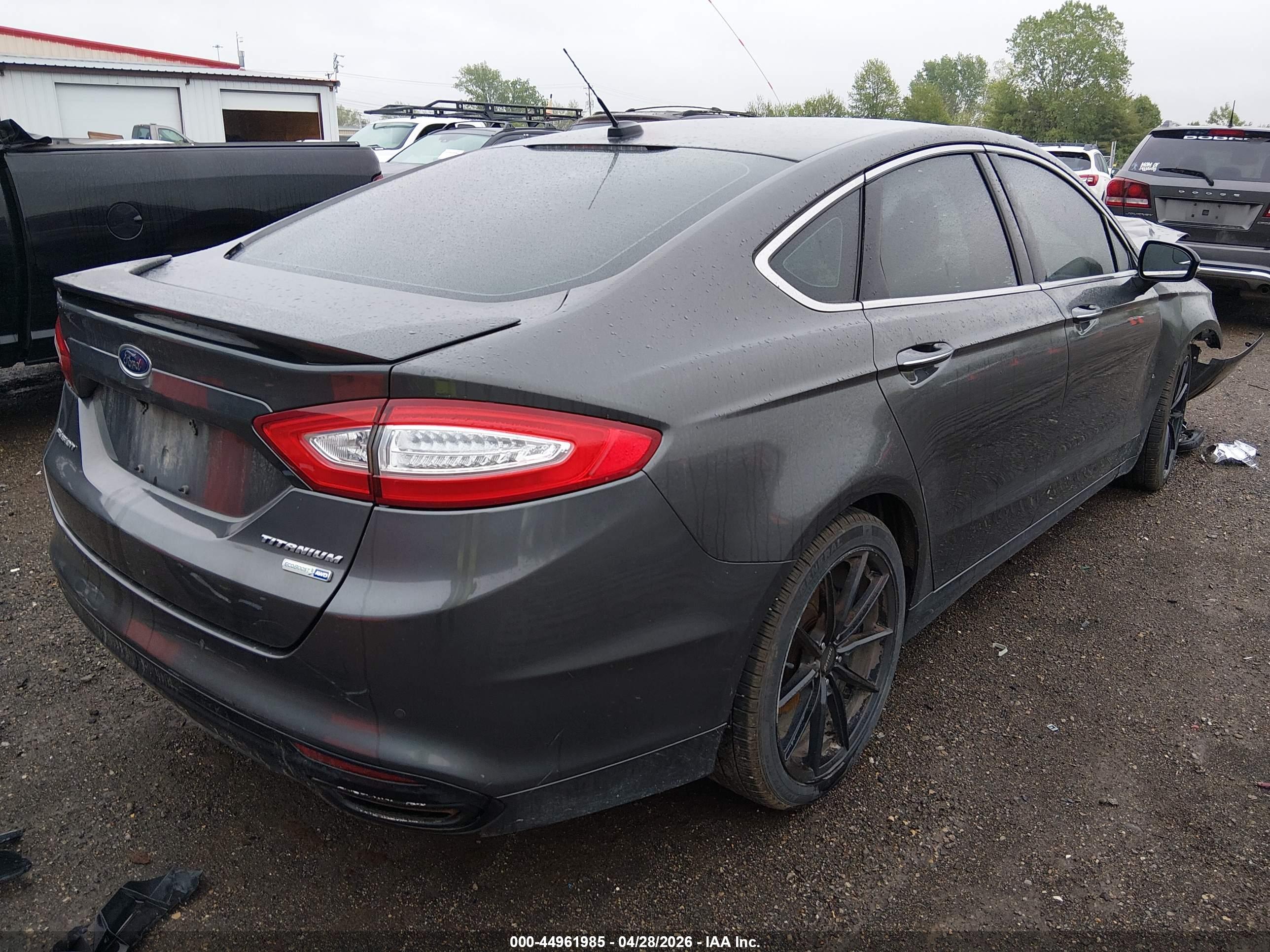 FORD FUSION image 4