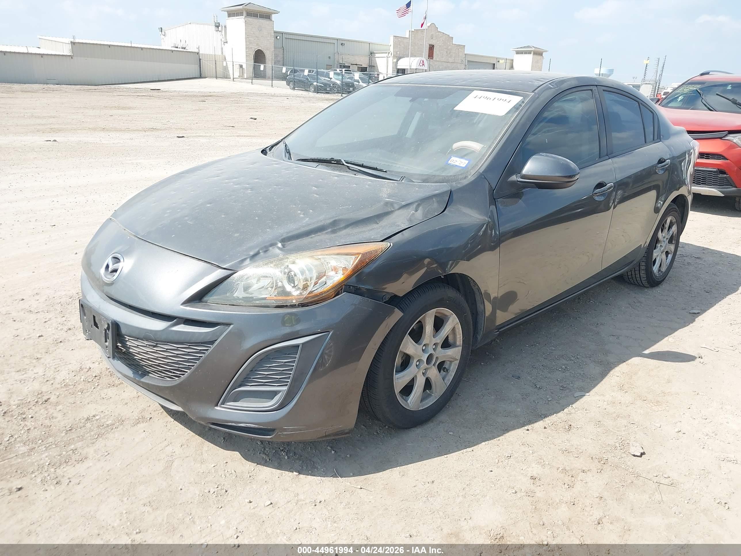 MAZDA MAZDA3 image 2