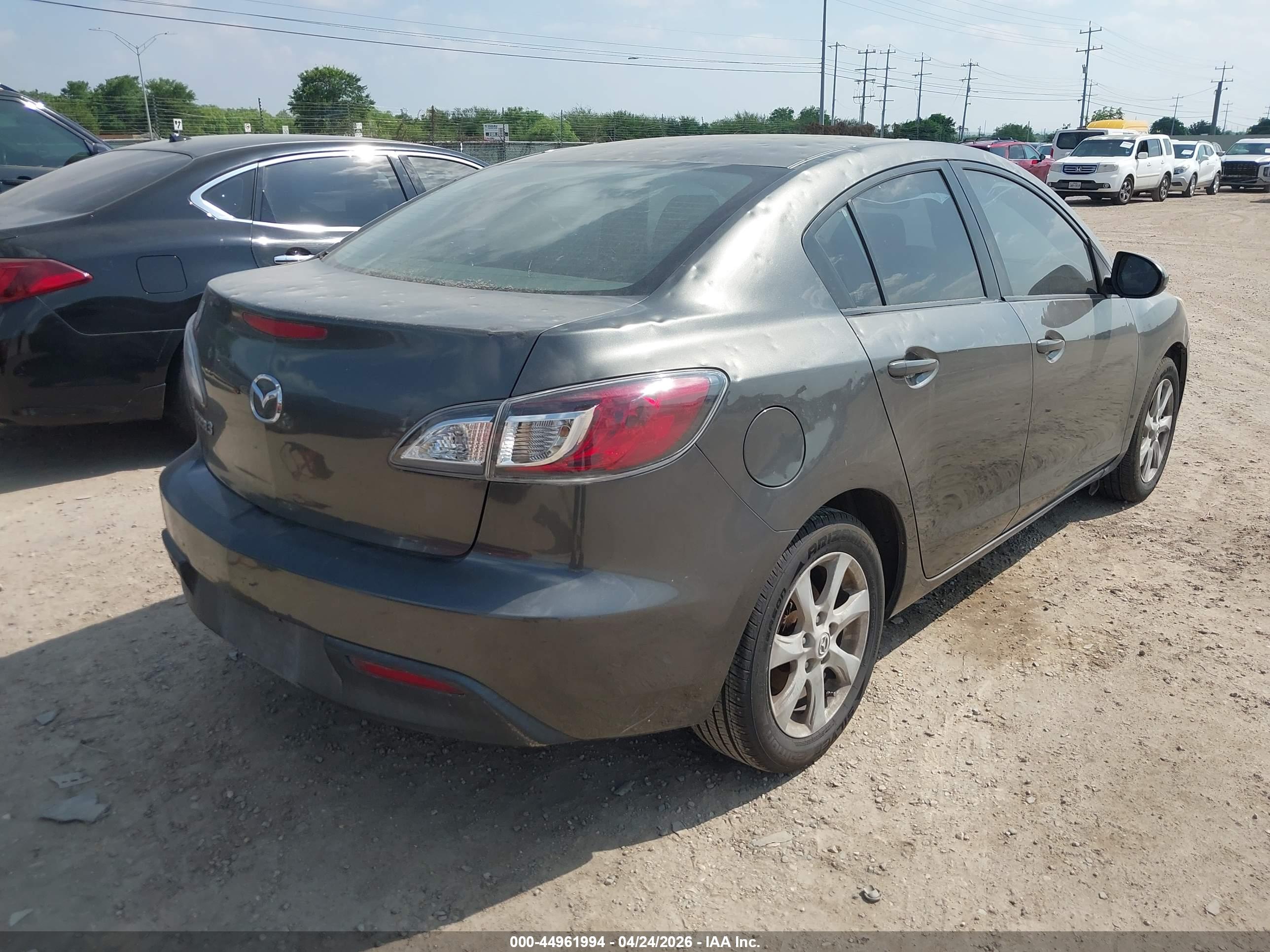 MAZDA MAZDA3 image 4