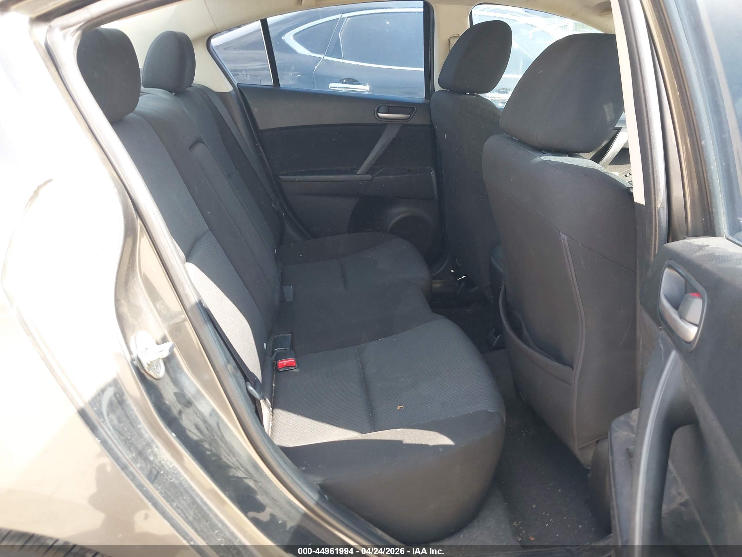 MAZDA MAZDA3 image 8