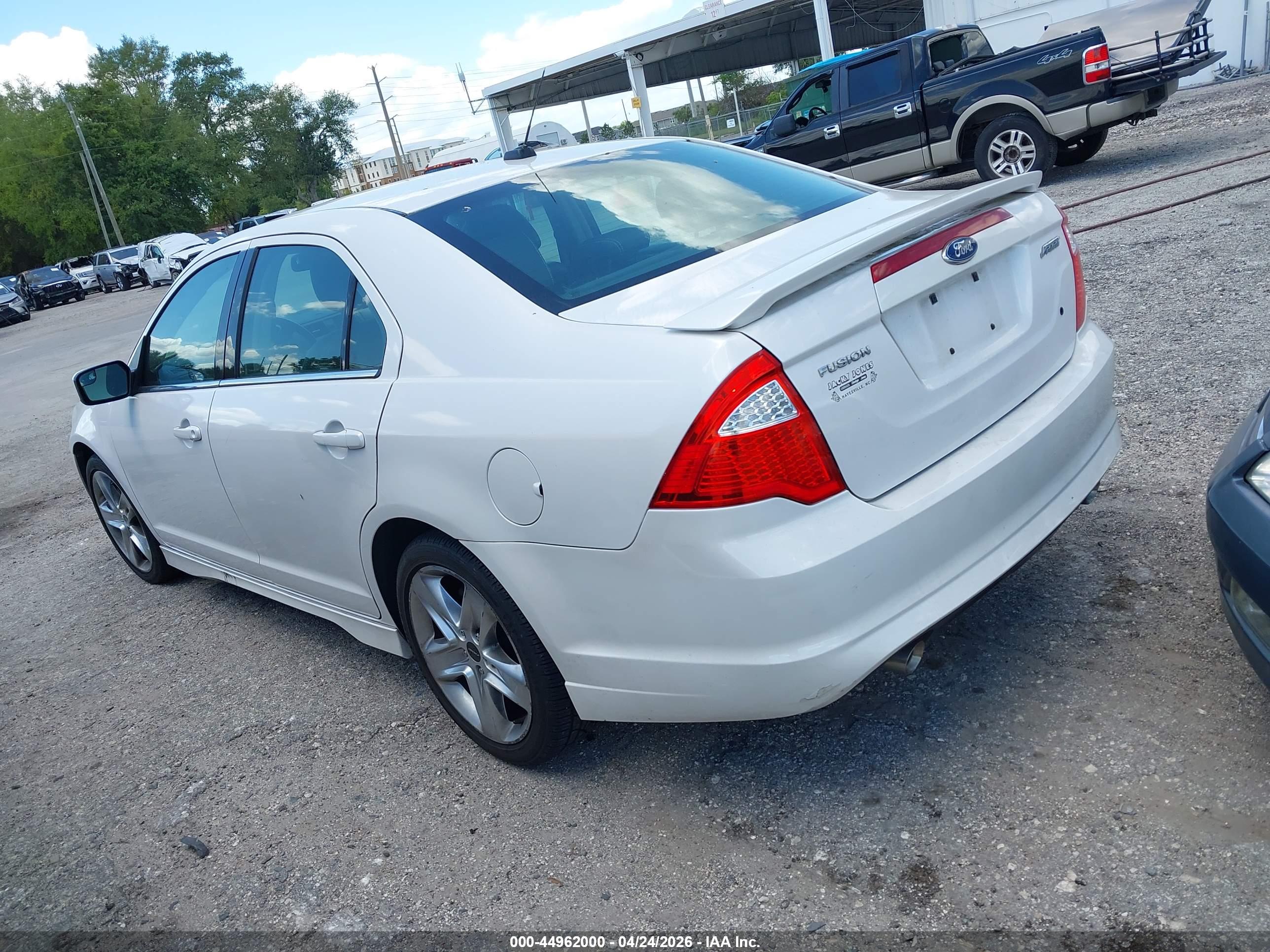 FORD FUSION image 3