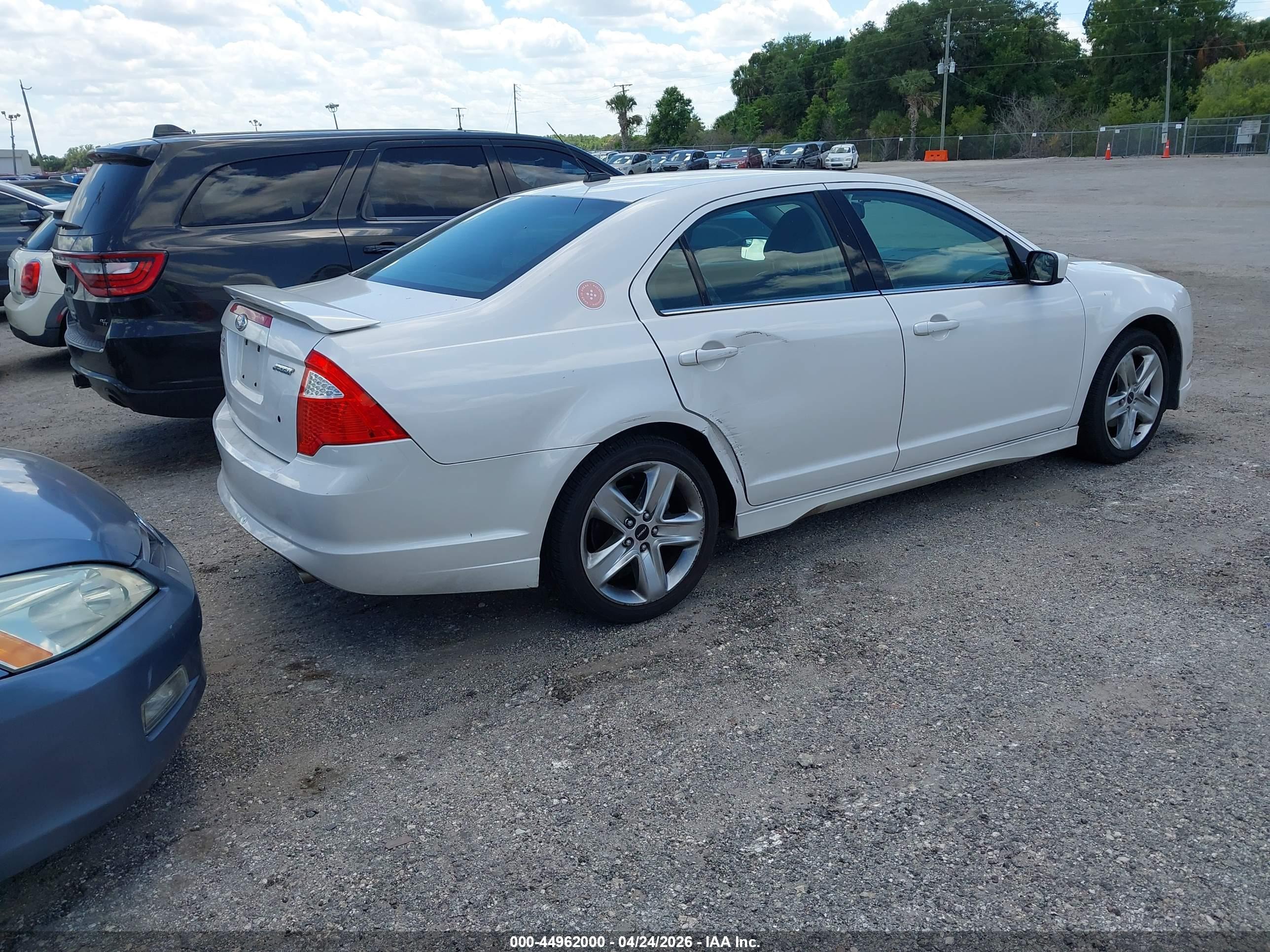 FORD FUSION image 4