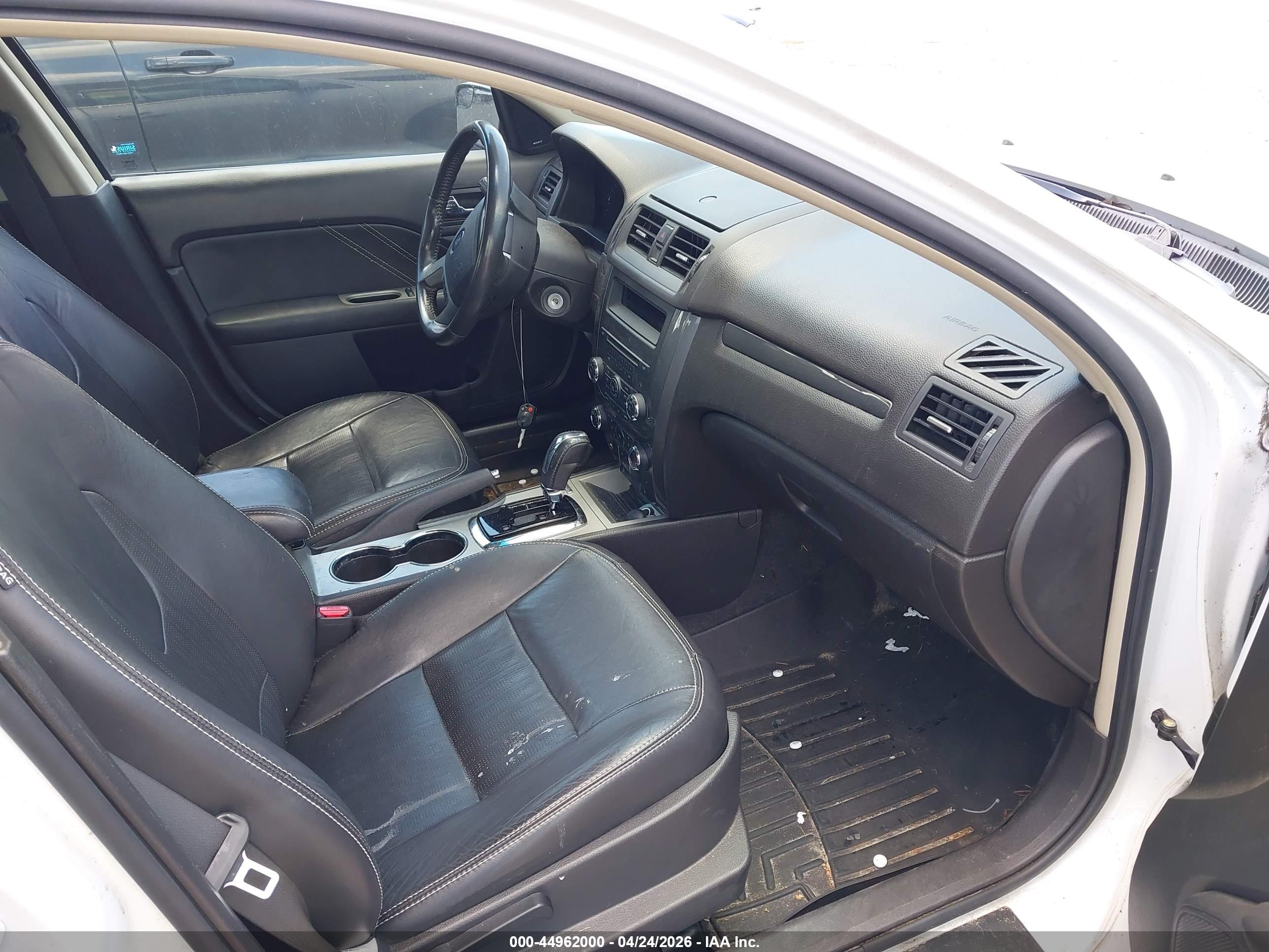 FORD FUSION image 5