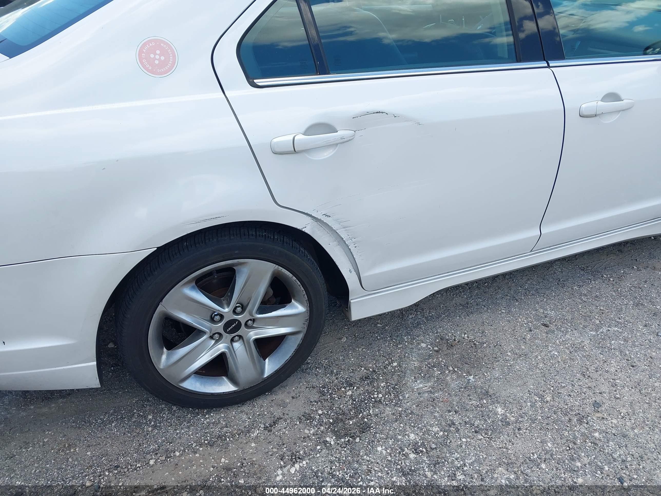 FORD FUSION image 6