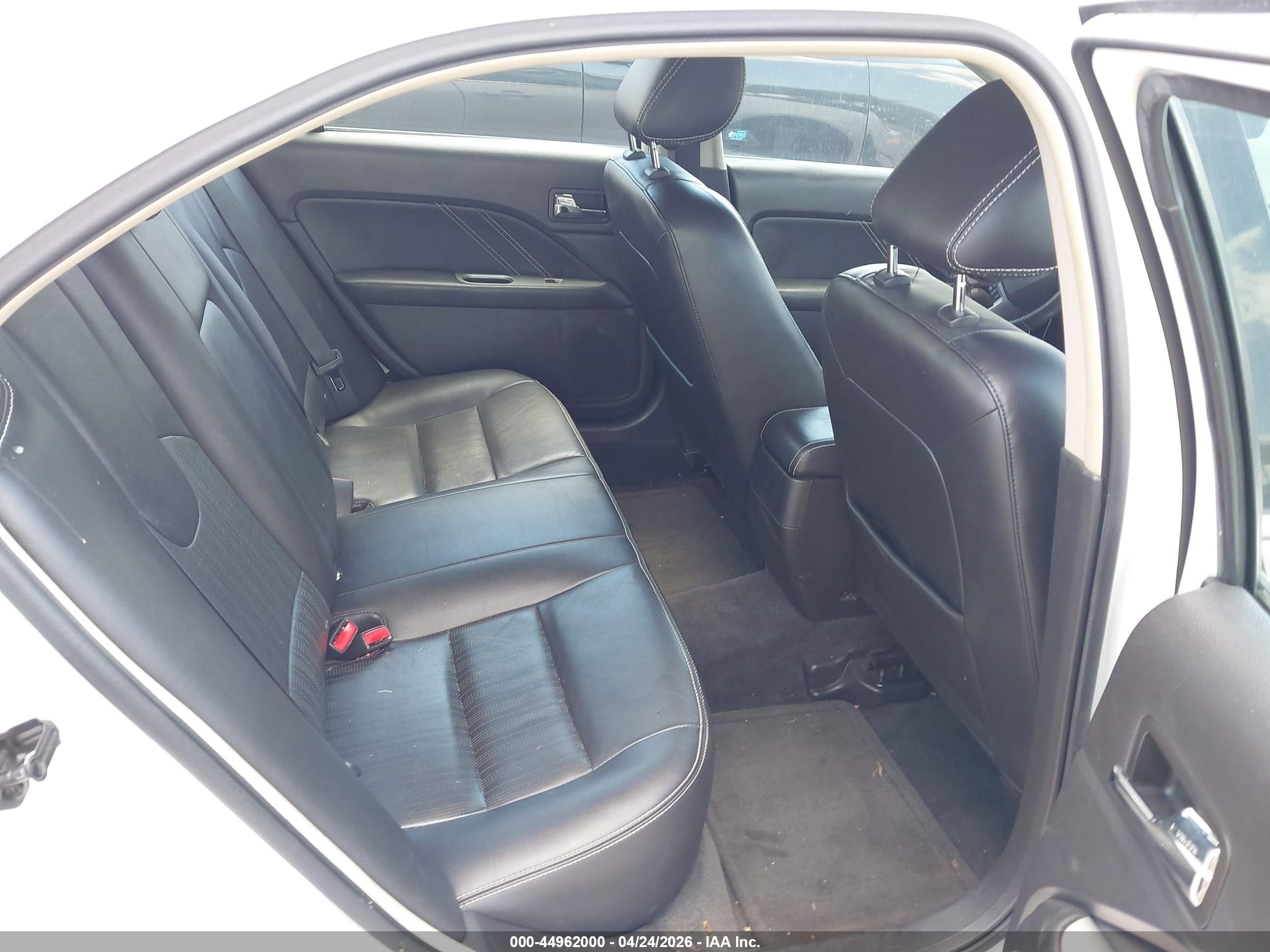 FORD FUSION image 8