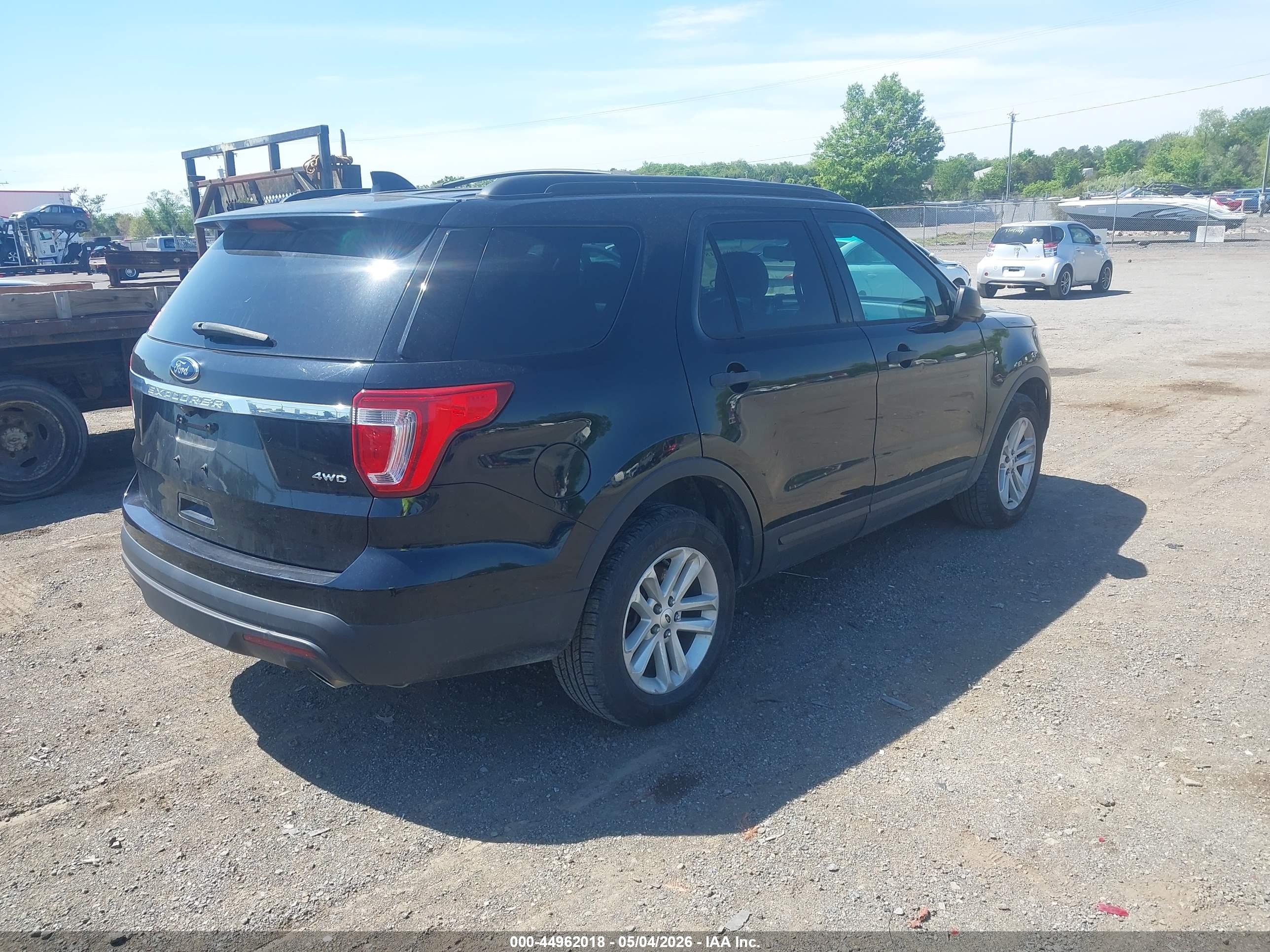 FORD EXPLORER image 4