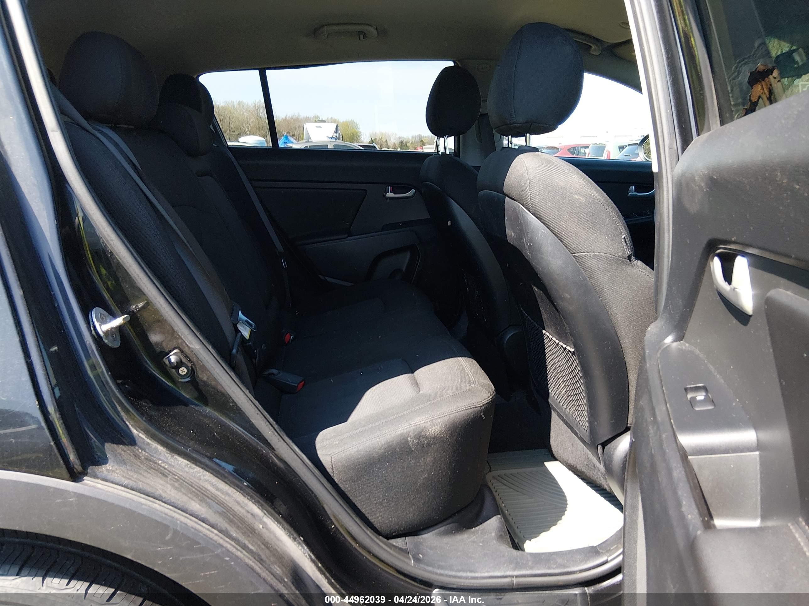 KIA SPORTAGE image 8