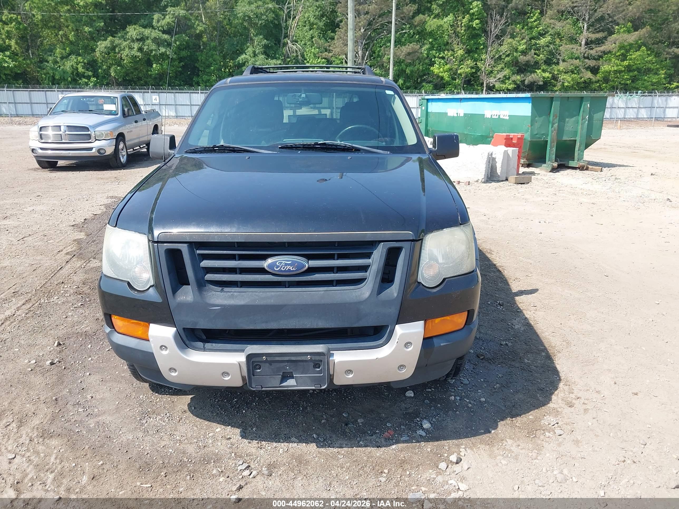 FORD EXPLORER image 6