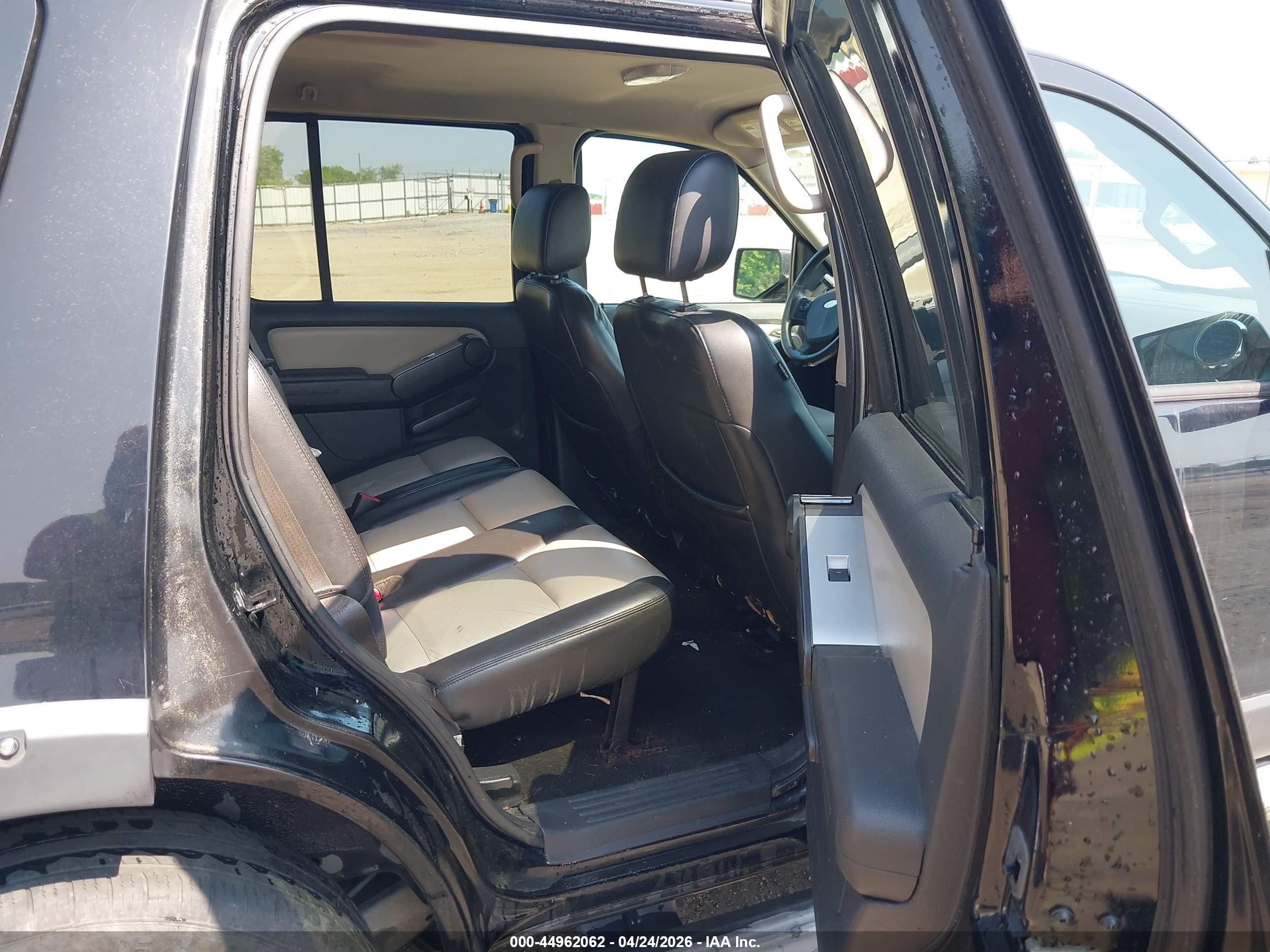 FORD EXPLORER image 8