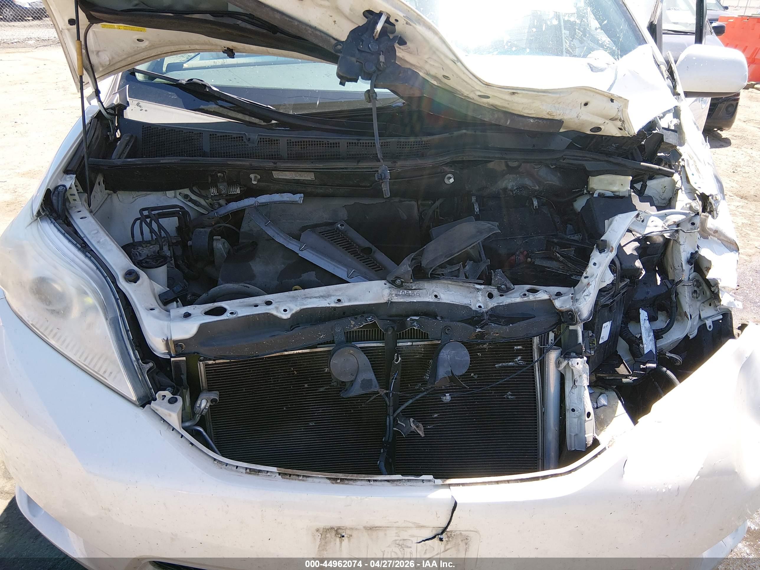 TOYOTA SIENNA image 10