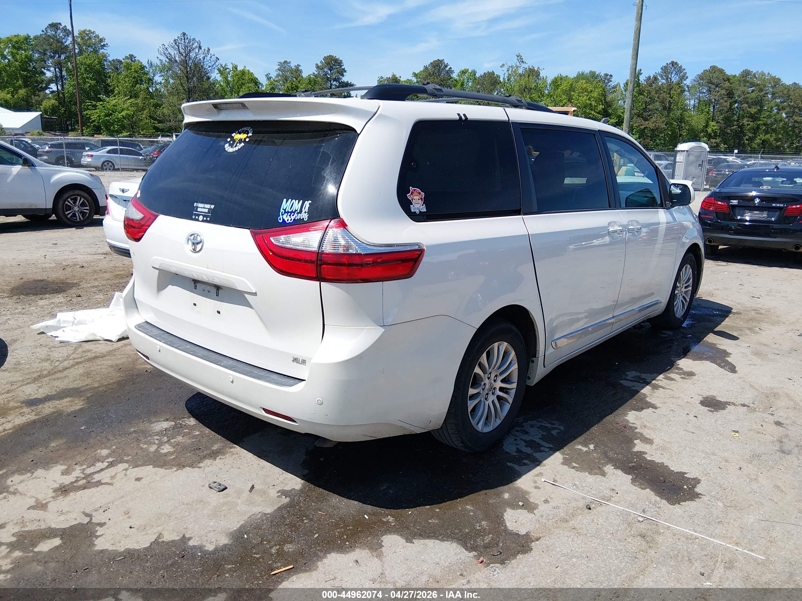 TOYOTA SIENNA image 4