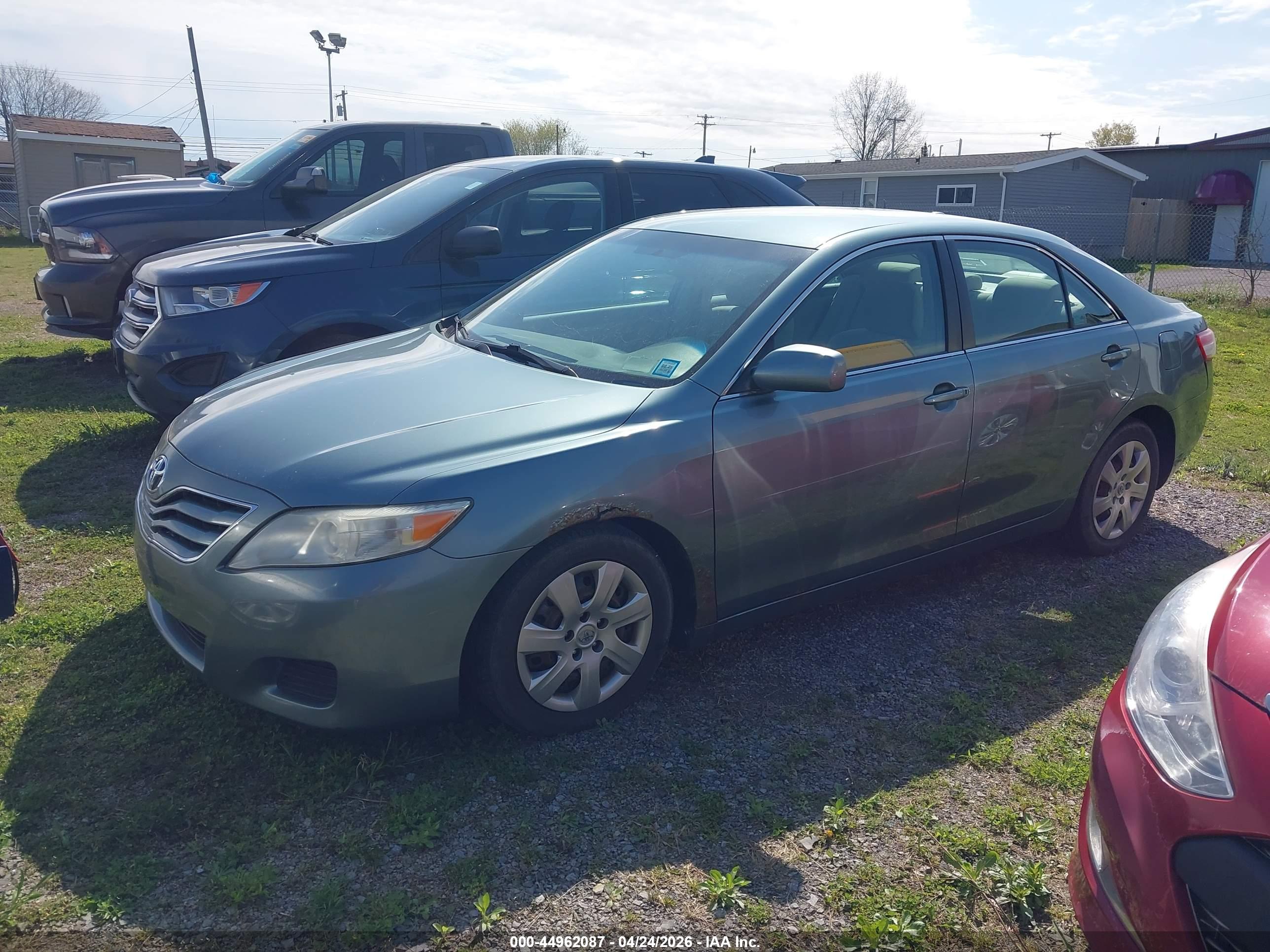 TOYOTA CAMRY image 2