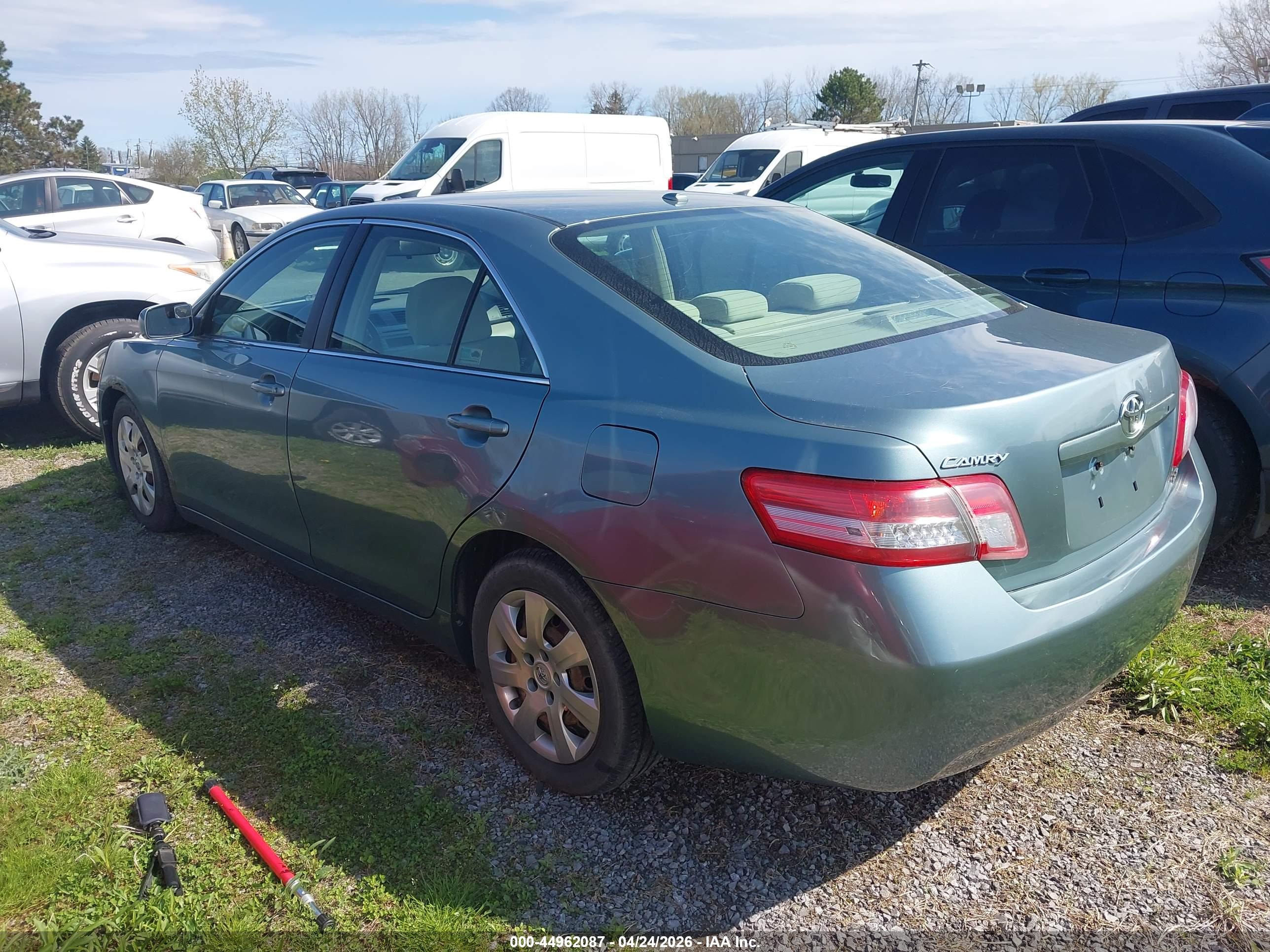 TOYOTA CAMRY image 3