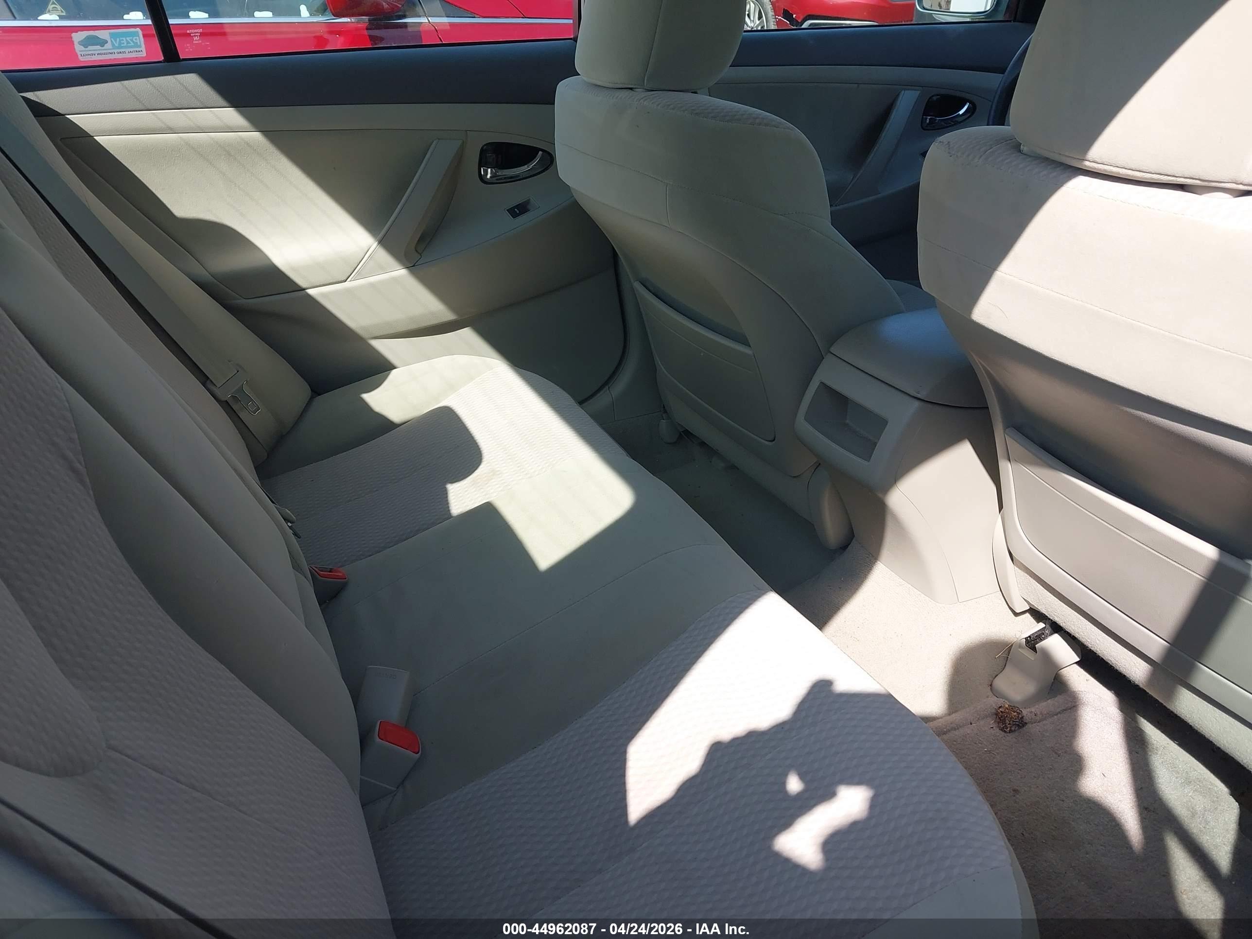TOYOTA CAMRY image 8