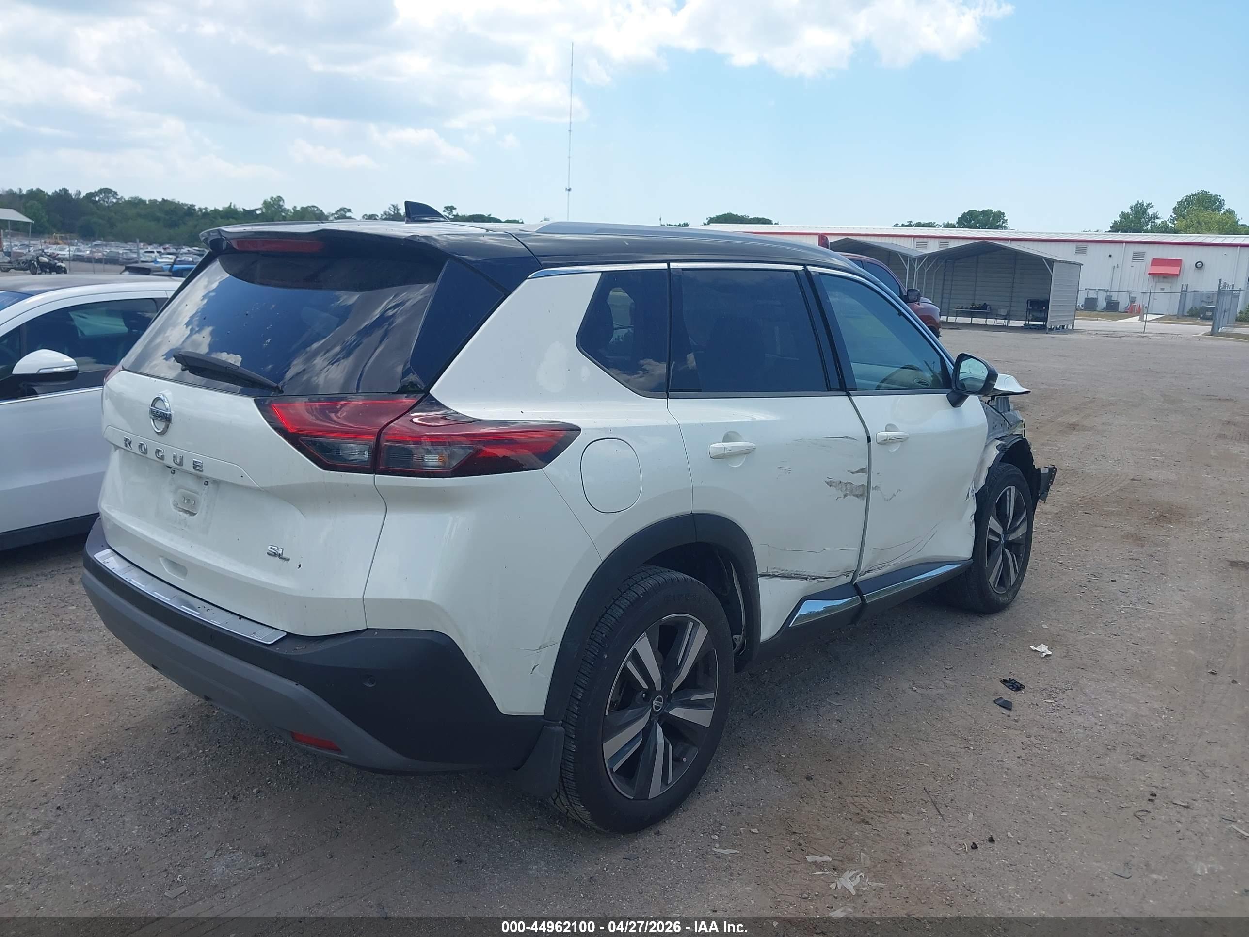 NISSAN ROGUE image 4