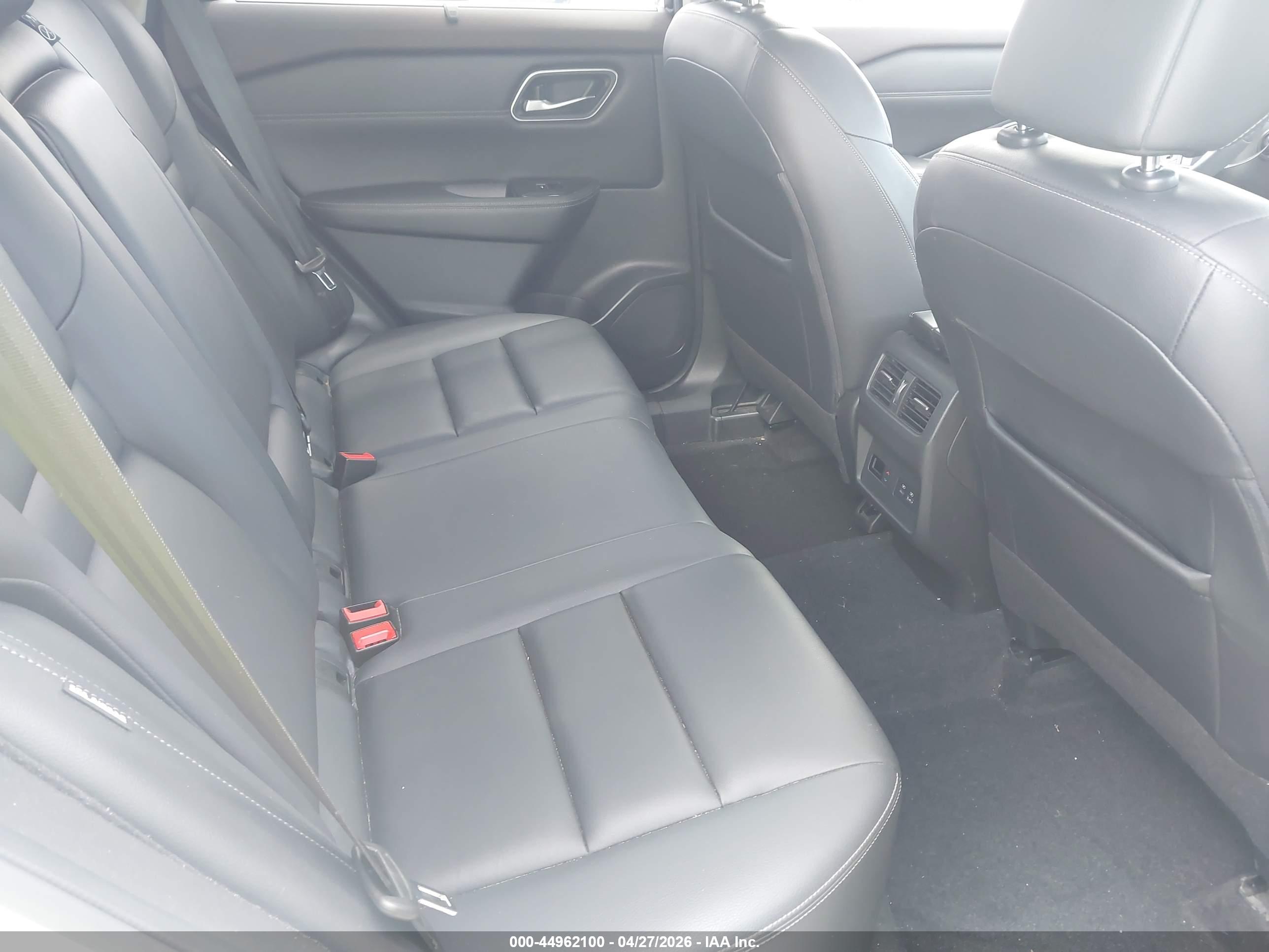 NISSAN ROGUE image 8