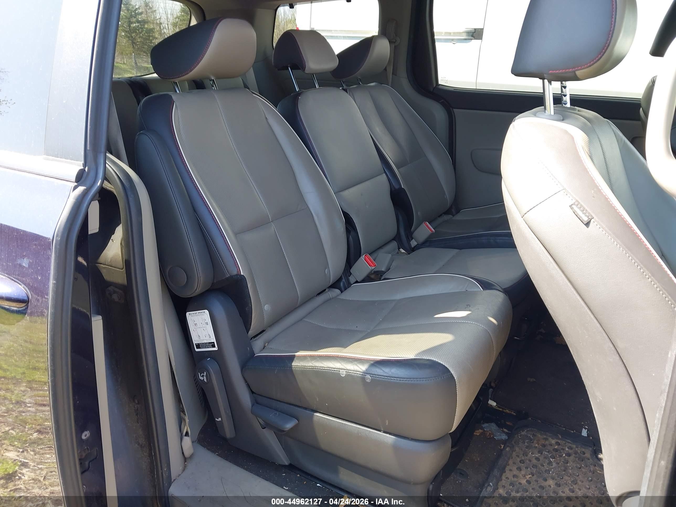 KIA SEDONA image 8