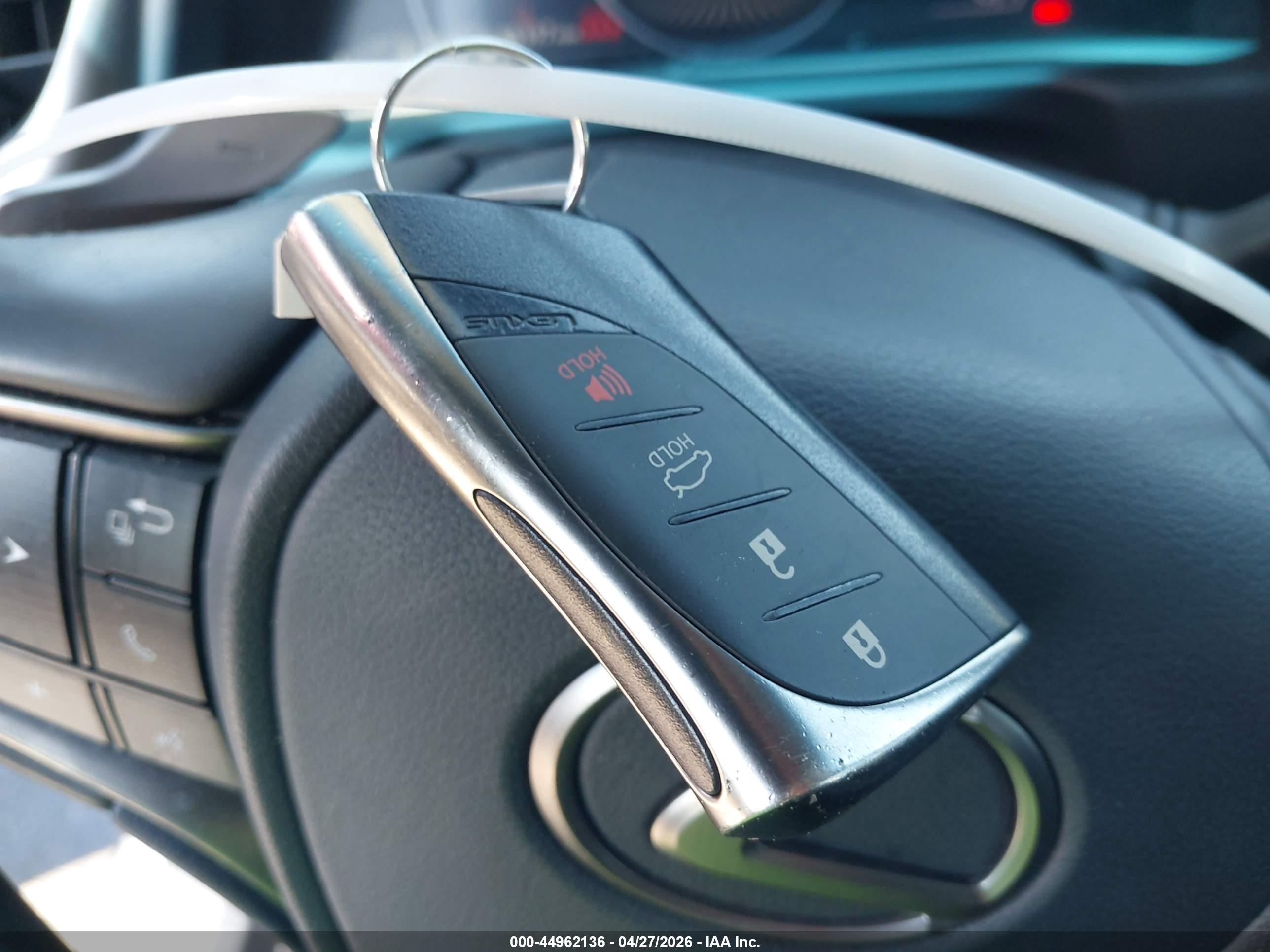 LEXUS ES image 11