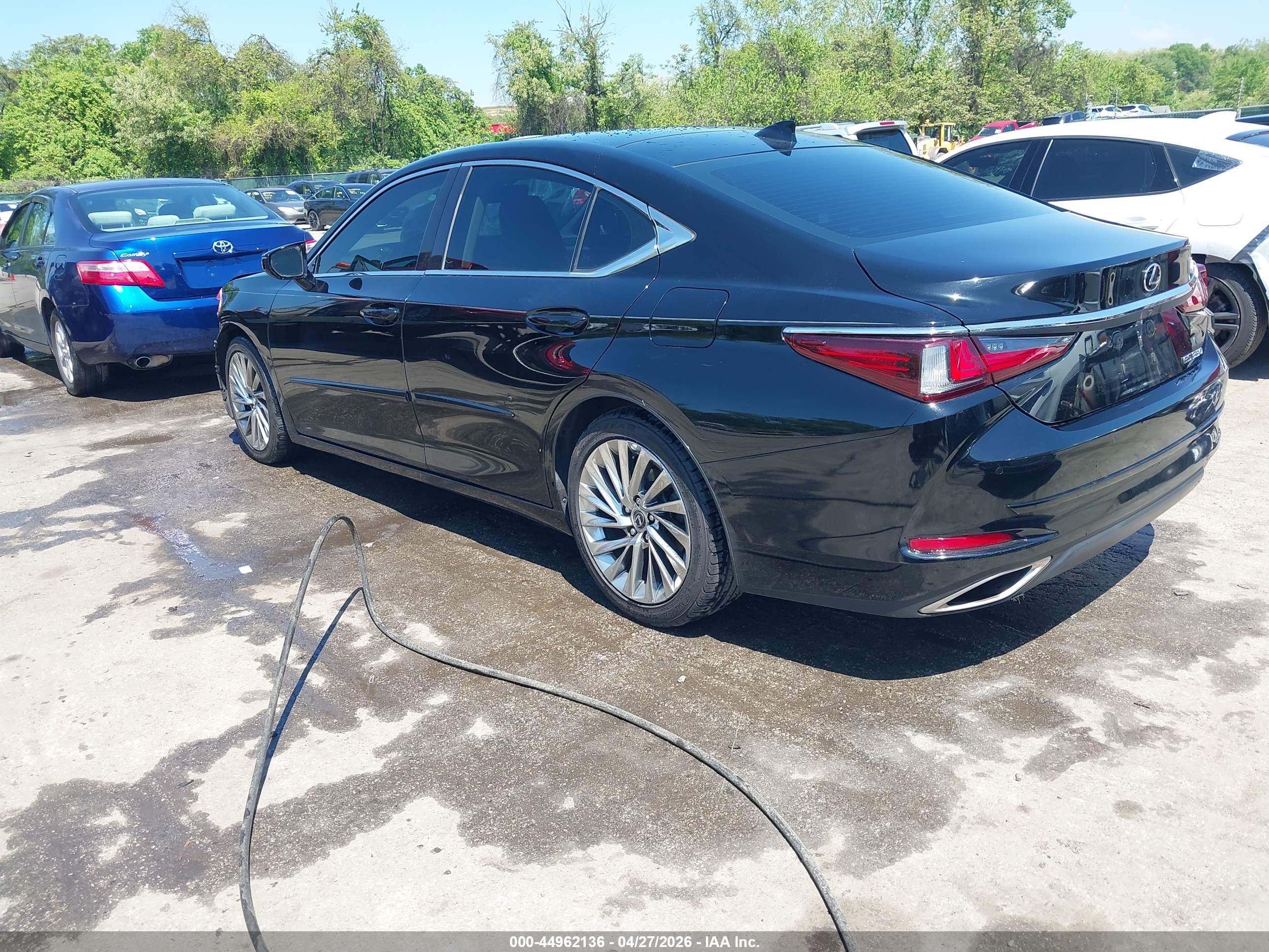 LEXUS ES image 3