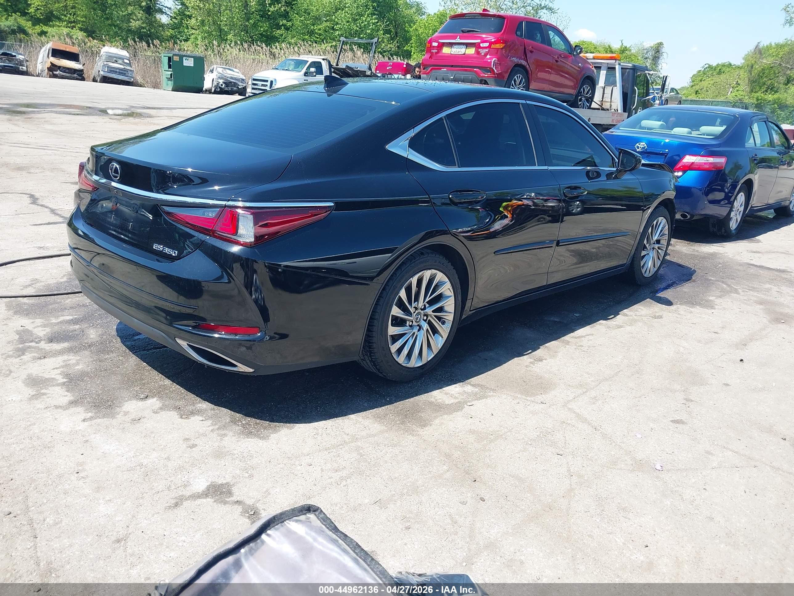 LEXUS ES image 4