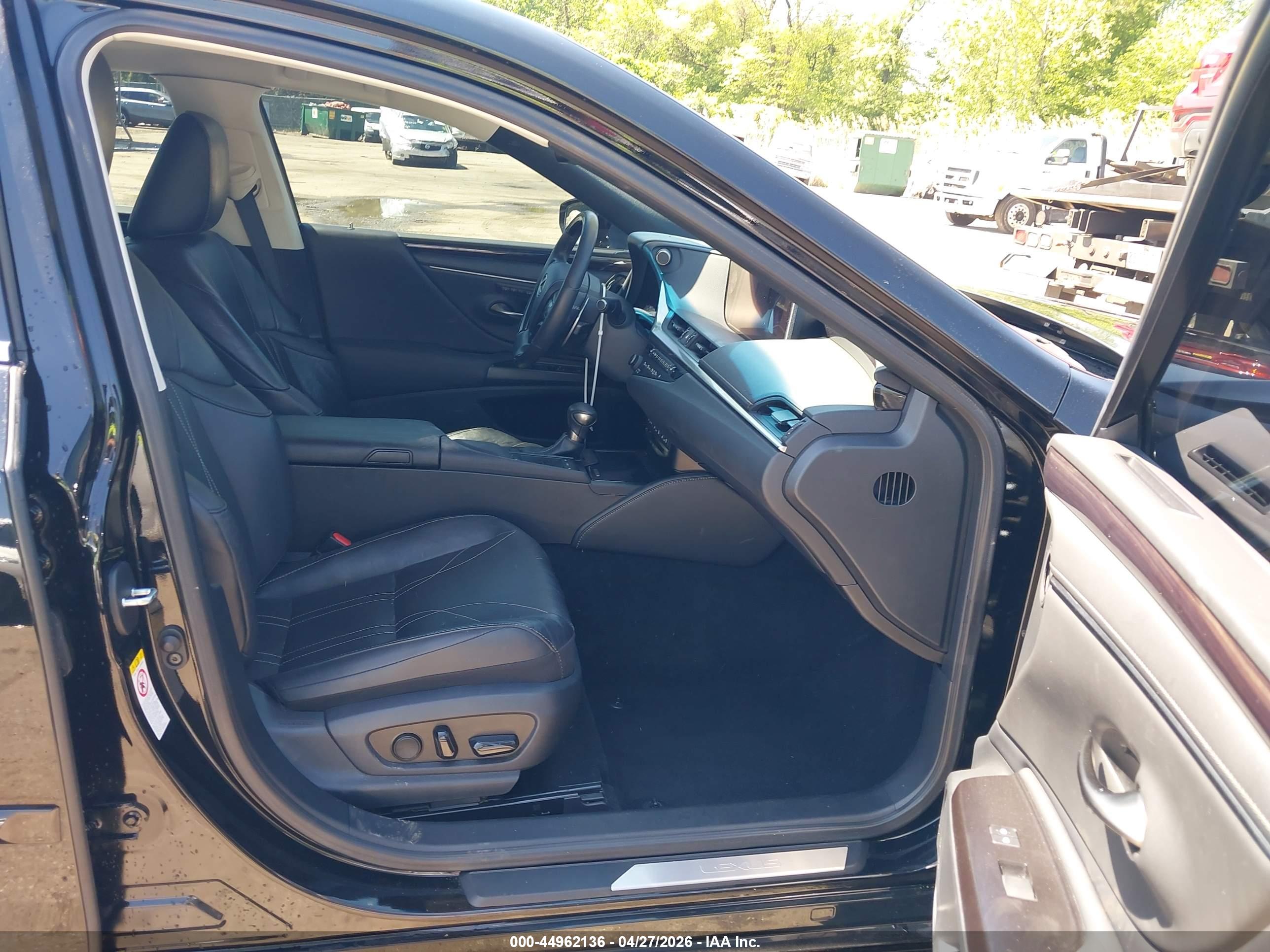 LEXUS ES image 5