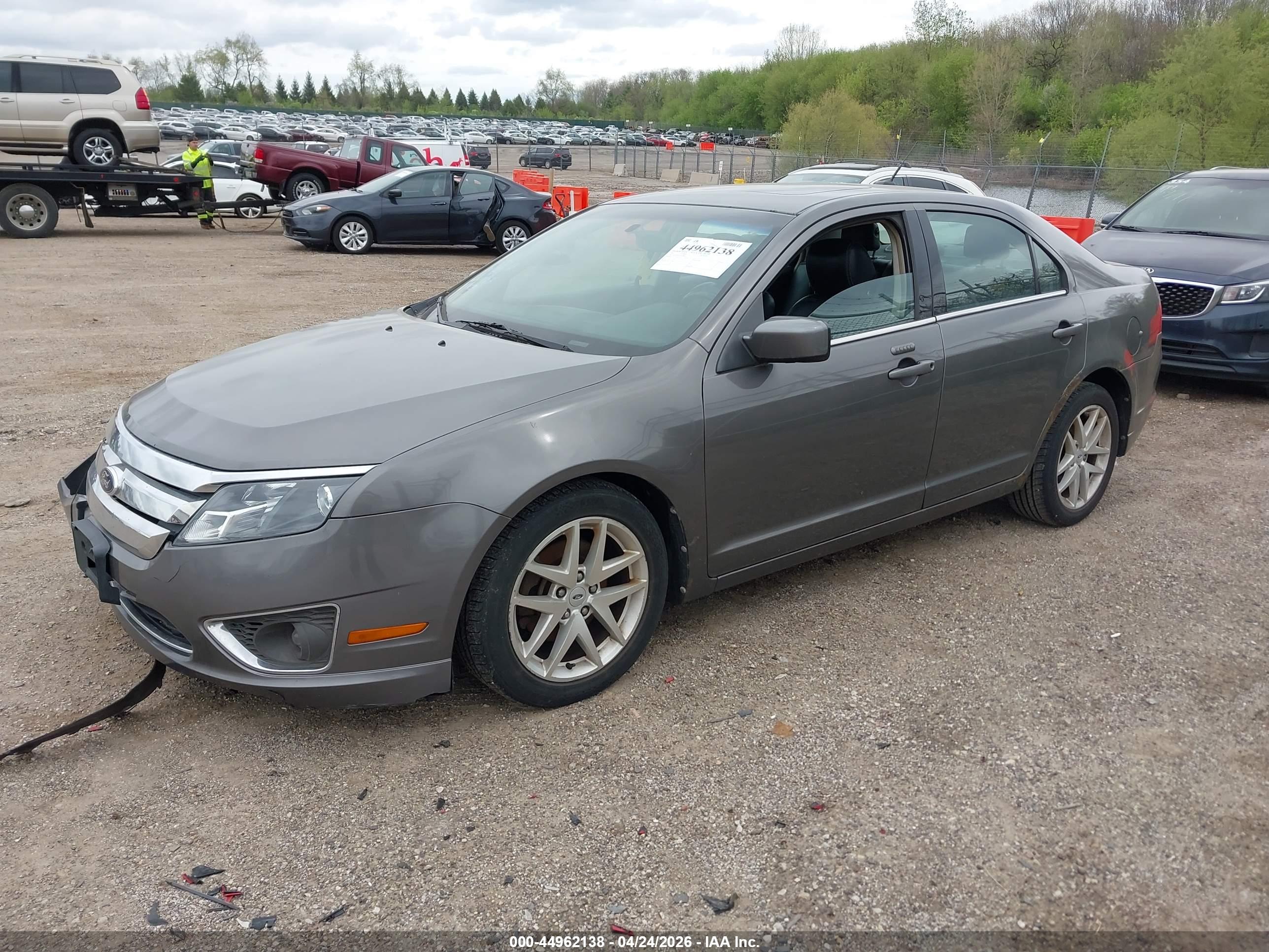 FORD FUSION image 2