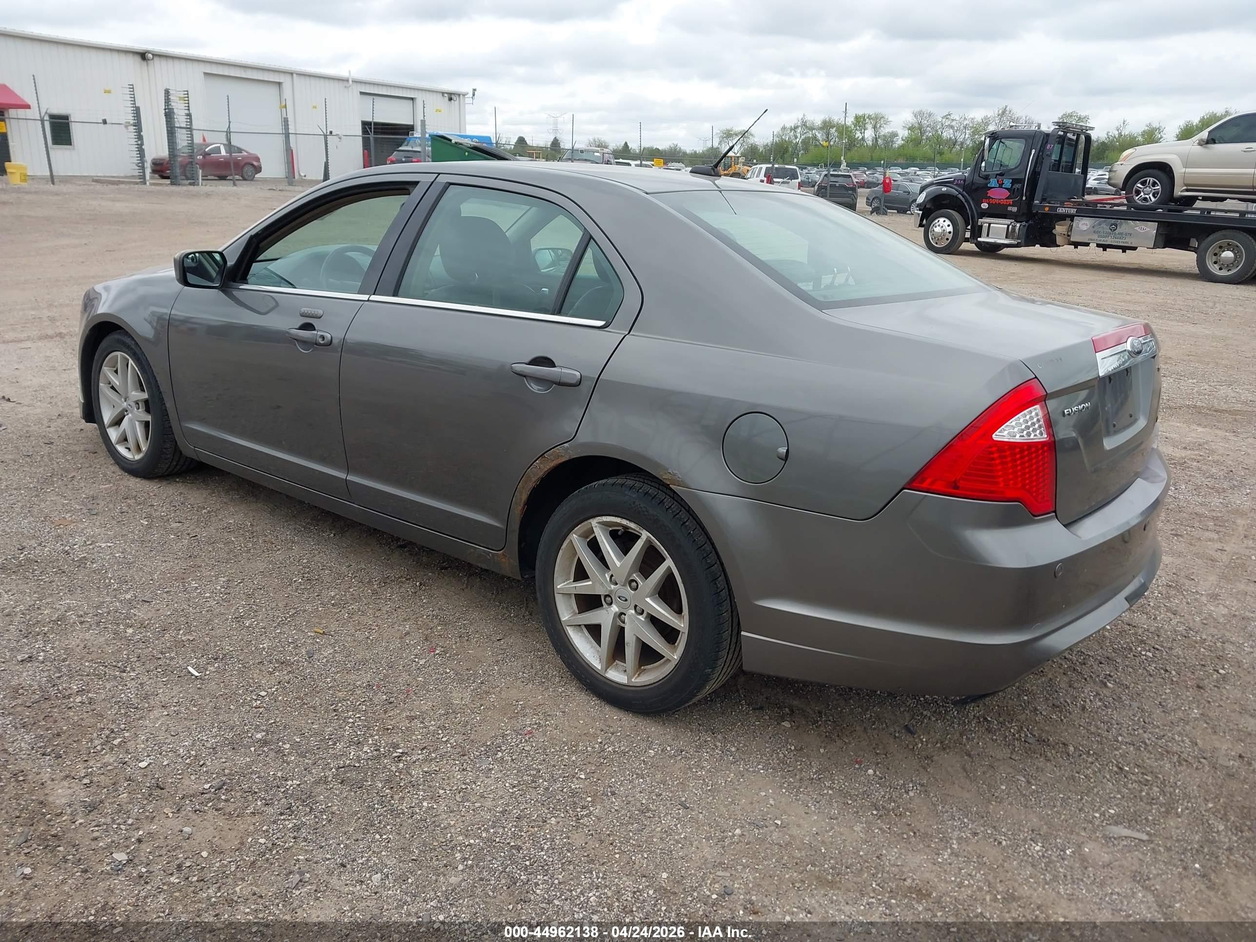 FORD FUSION image 3