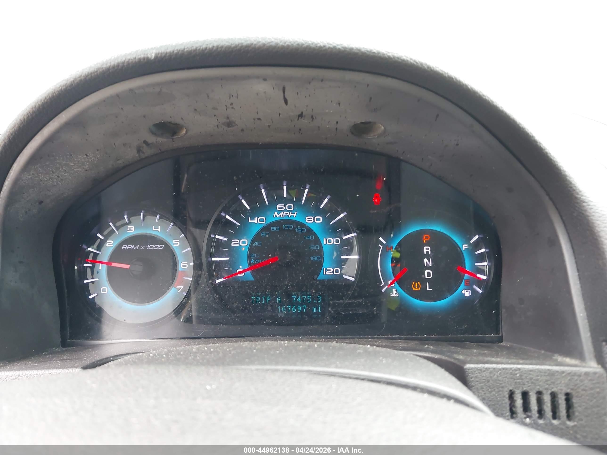 FORD FUSION image 7