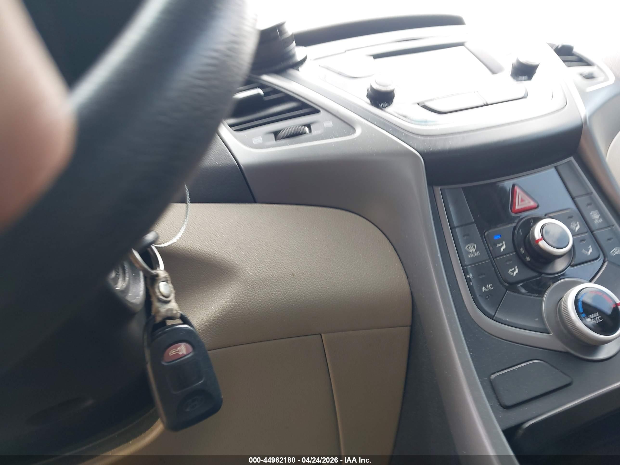 HYUNDAI ELANTRA image 11