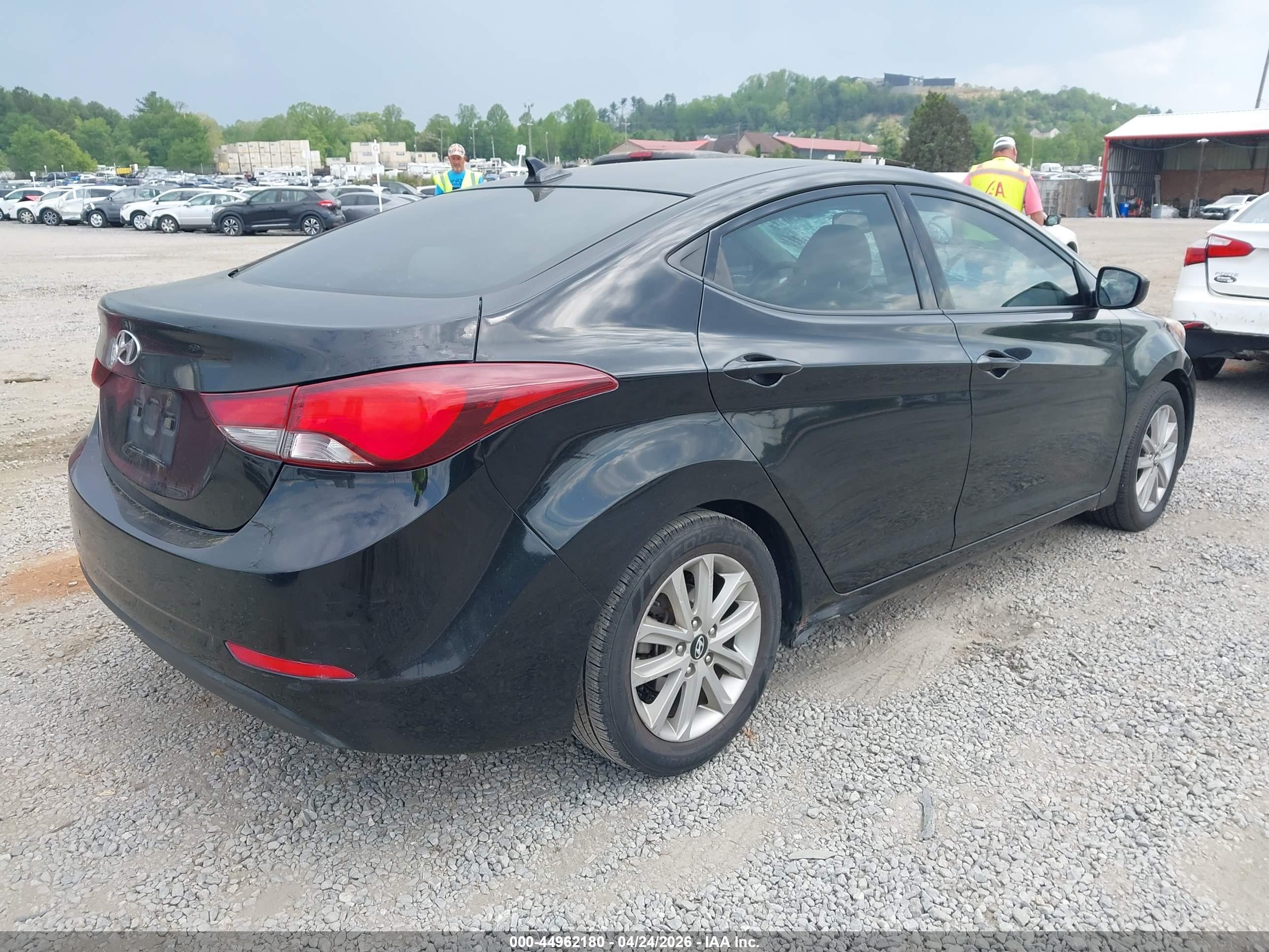 HYUNDAI ELANTRA image 4