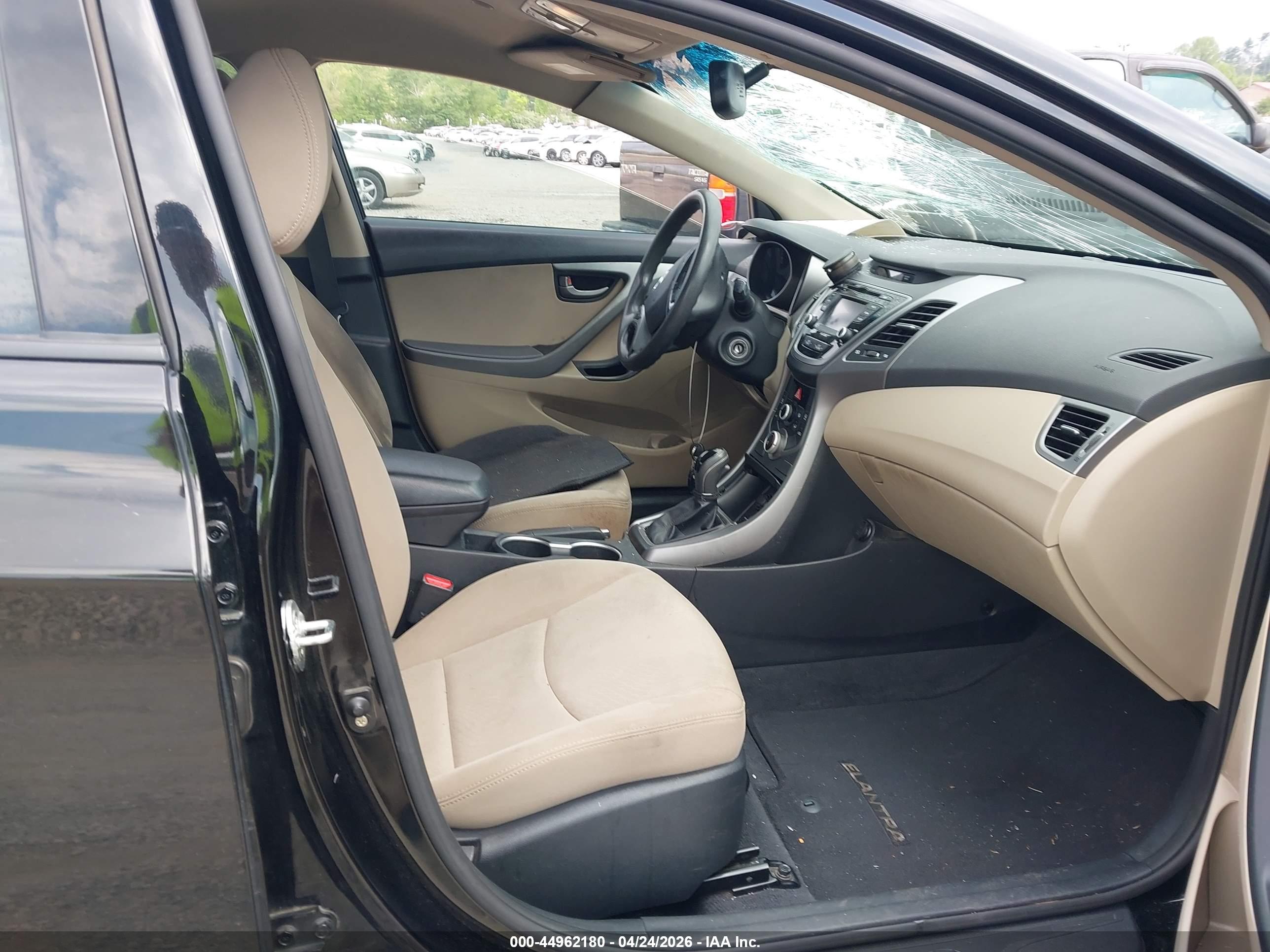 HYUNDAI ELANTRA image 5